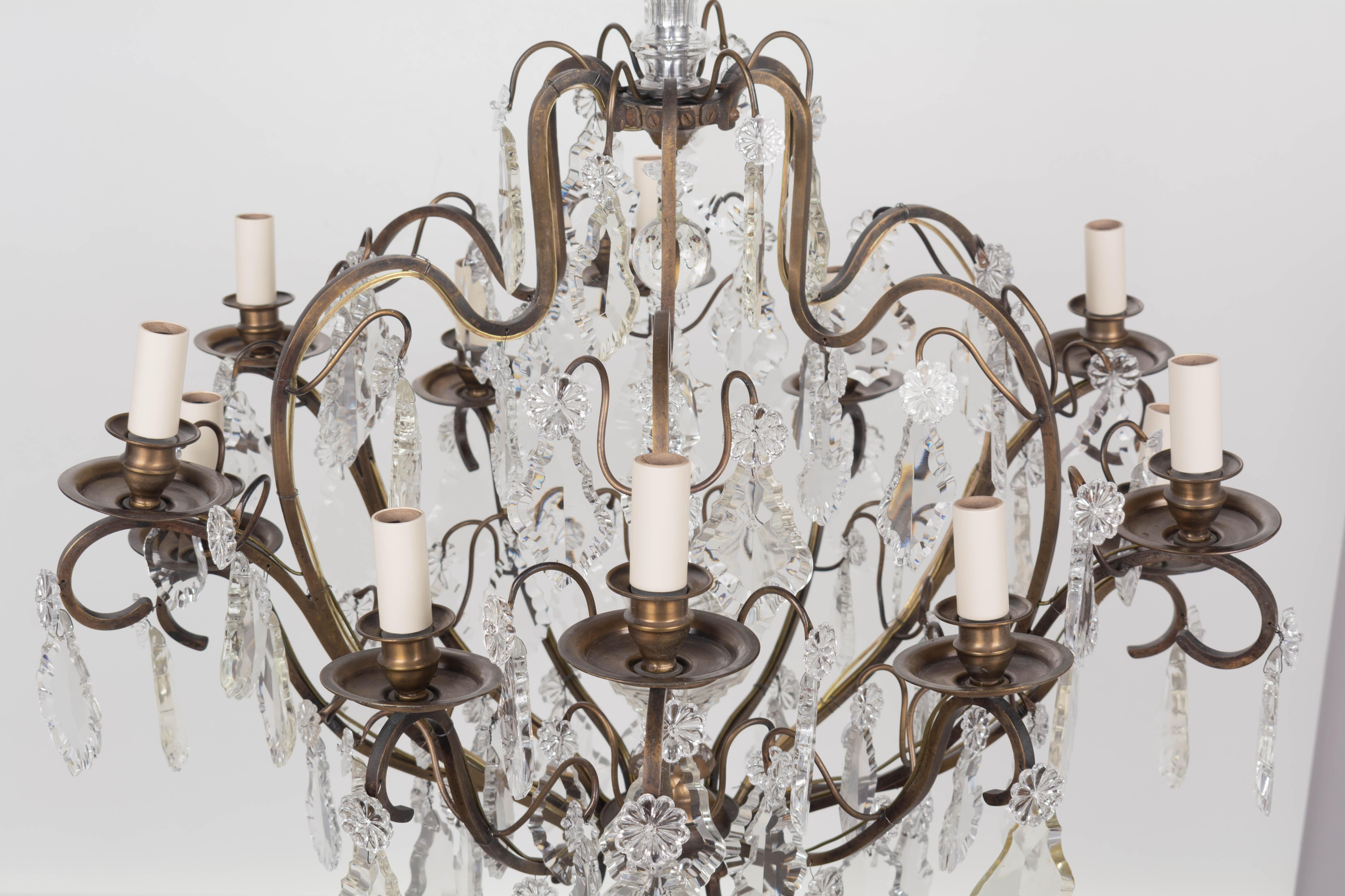 Lampadario francese di cristallo a 12 luci in stile Luigi XV in vendita 6