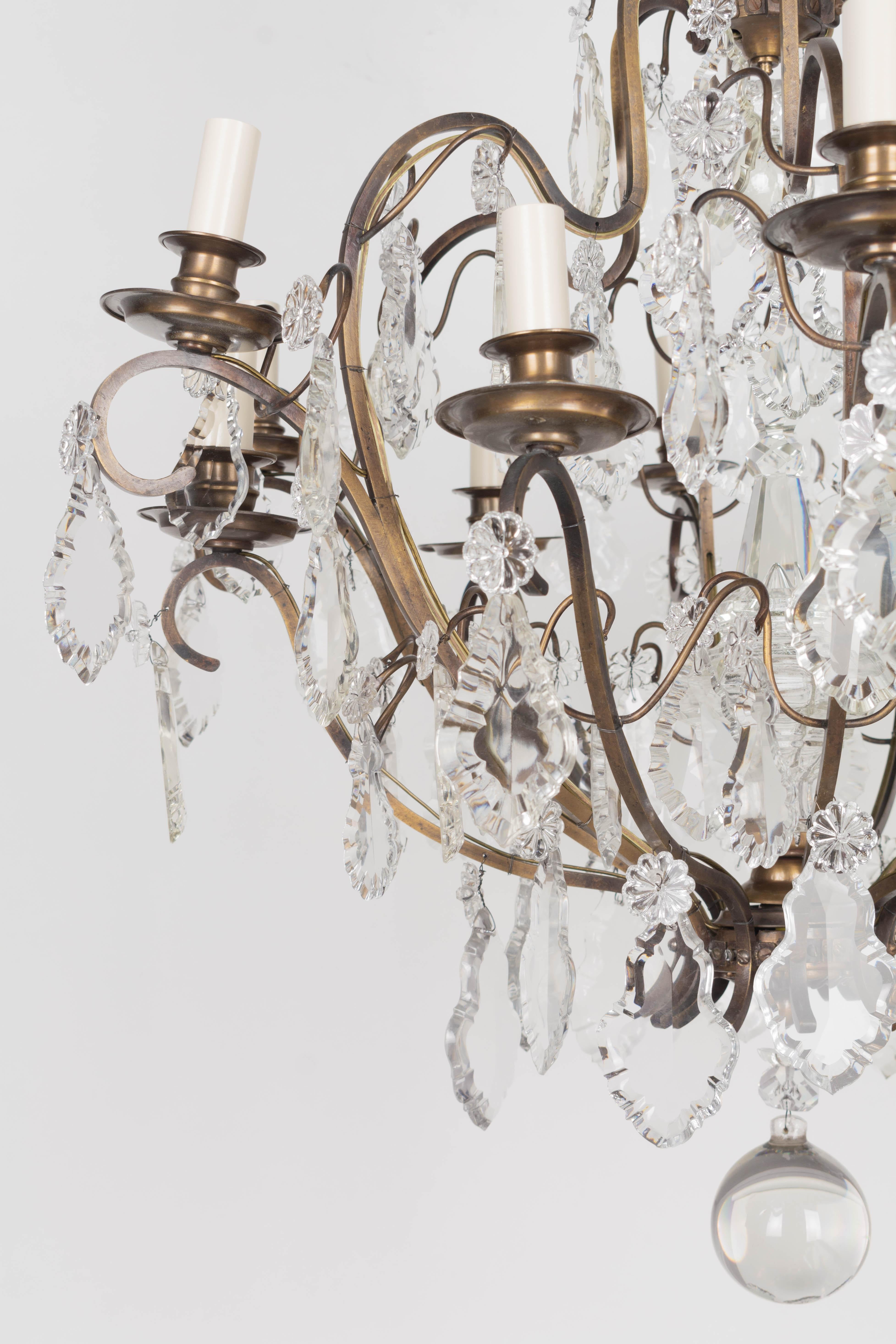 Lampadario francese di cristallo a 12 luci in stile Luigi XV in vendita 8