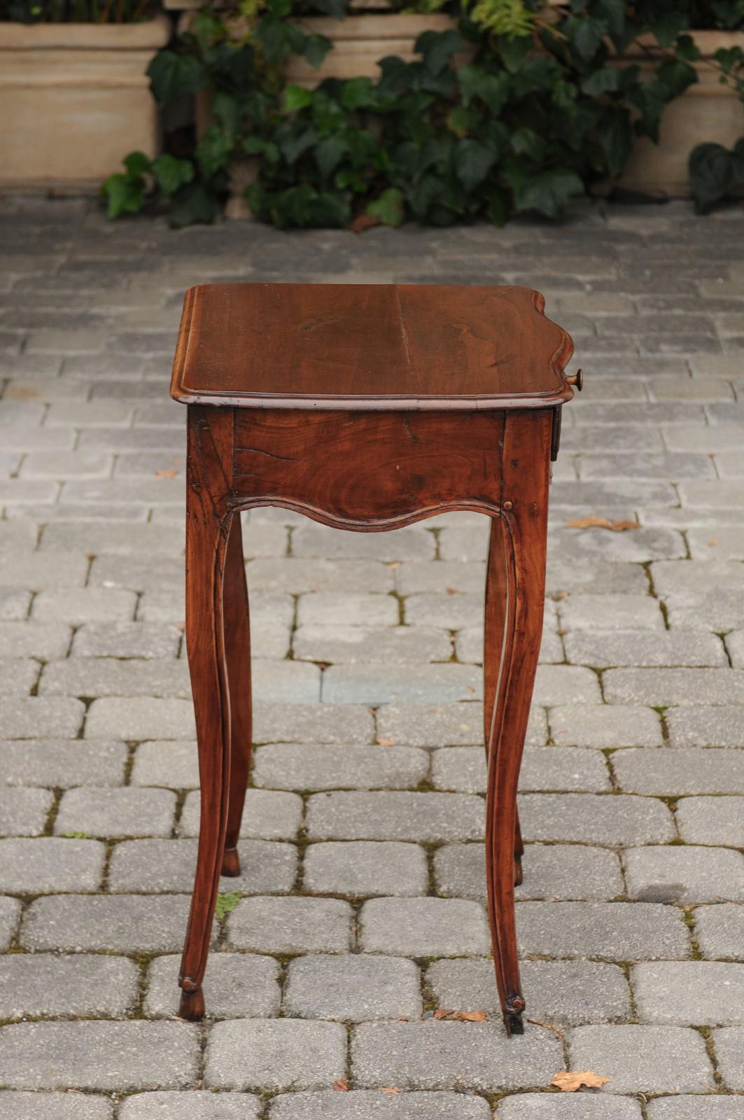 French Louis XV Style 1800s Walnut Side Table with Scalloped Apron and Drawer 6