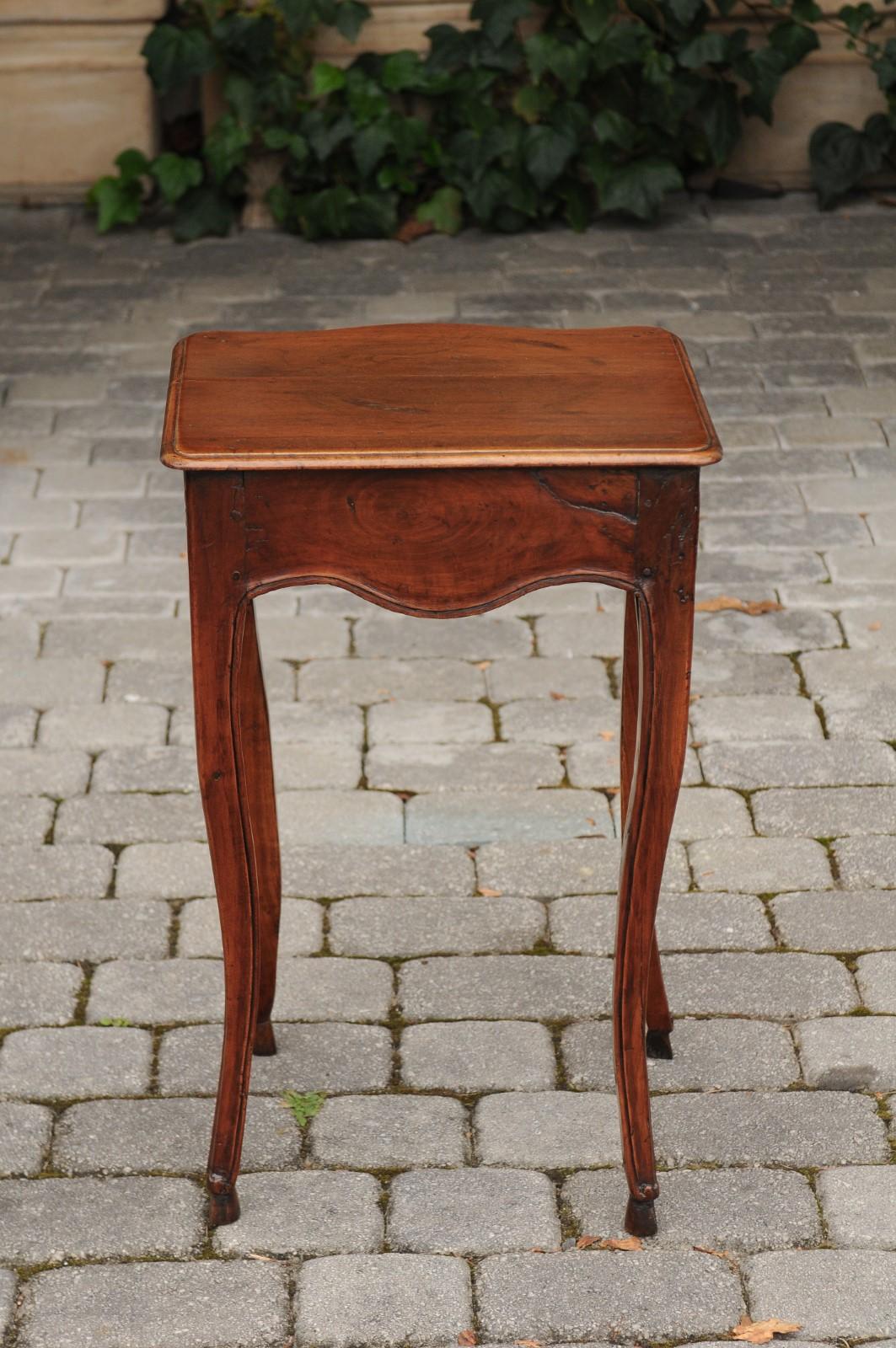 French Louis XV Style 1800s Walnut Side Table with Scalloped Apron and Drawer 7