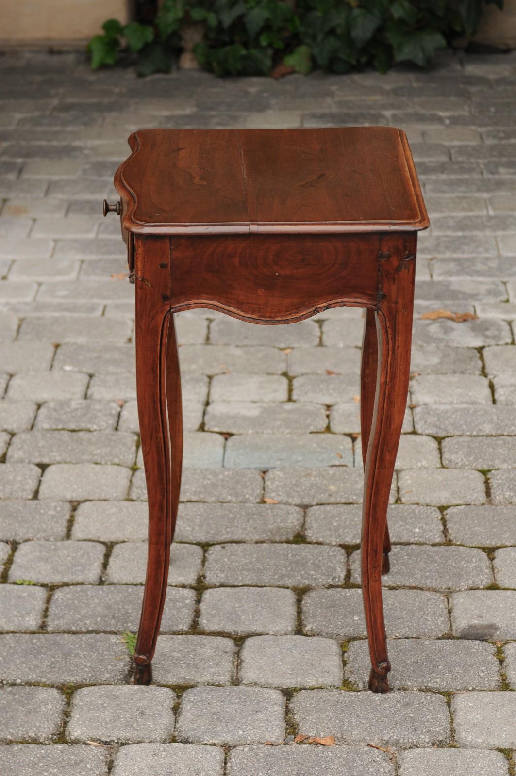 French Louis XV Style 1800s Walnut Side Table with Scalloped Apron and Drawer 8