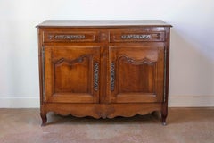 French Louis XV Style 1850s Walnut Buffet with Carved Décor, Drawers and Doors