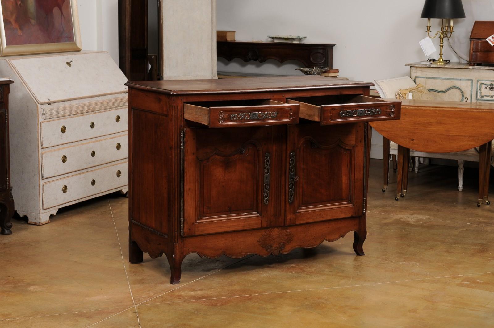 French Louis XV Style 1850s Walnut Buffet with Carved Décor, Drawers and Doors For Sale 2