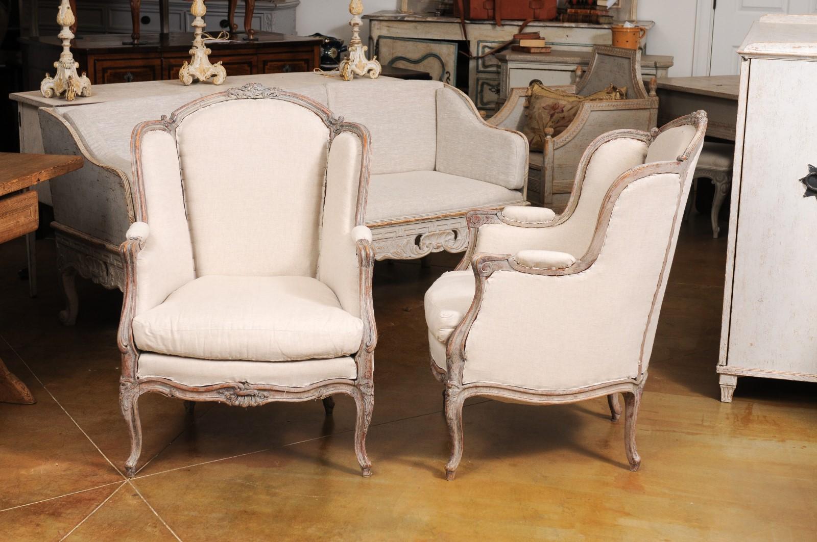 French Louis XV Style 1880s Painted Bergère Chairs with Carved Floral Motifs For Sale 5