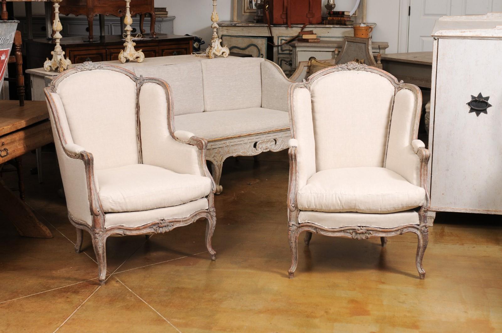 French Louis XV Style 1880s Painted Bergère Chairs with Carved Floral Motifs In Good Condition For Sale In Atlanta, GA