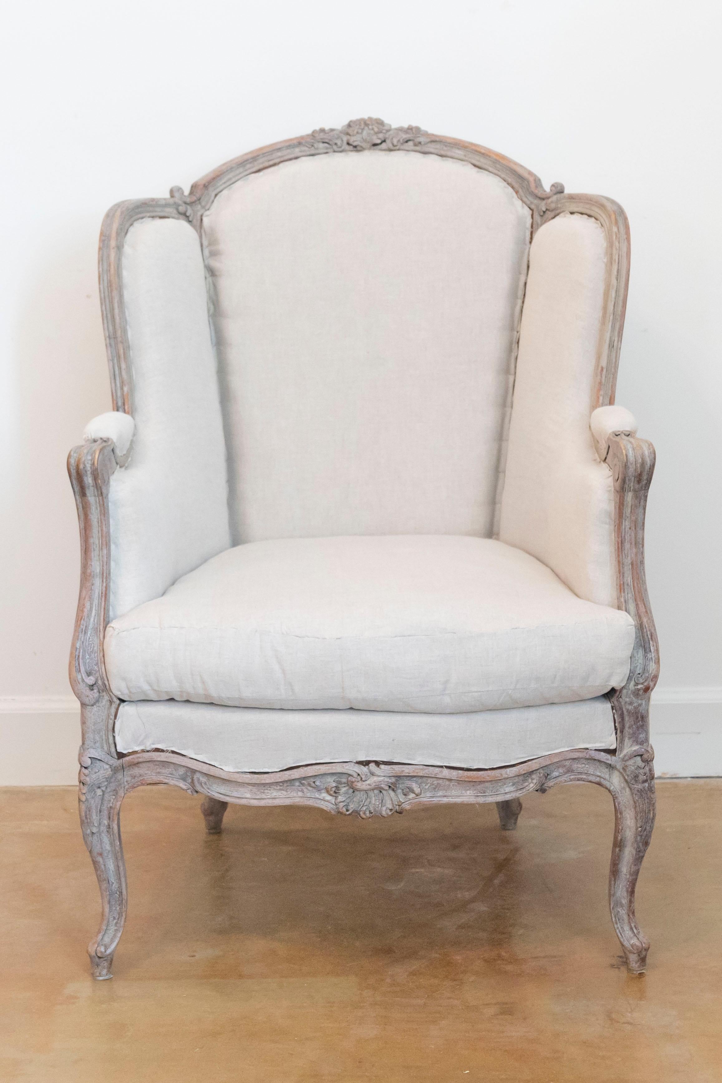 French Louis XV Style 1880s Painted Bergère Chairs with Carved Floral Motifs In Good Condition For Sale In Atlanta, GA