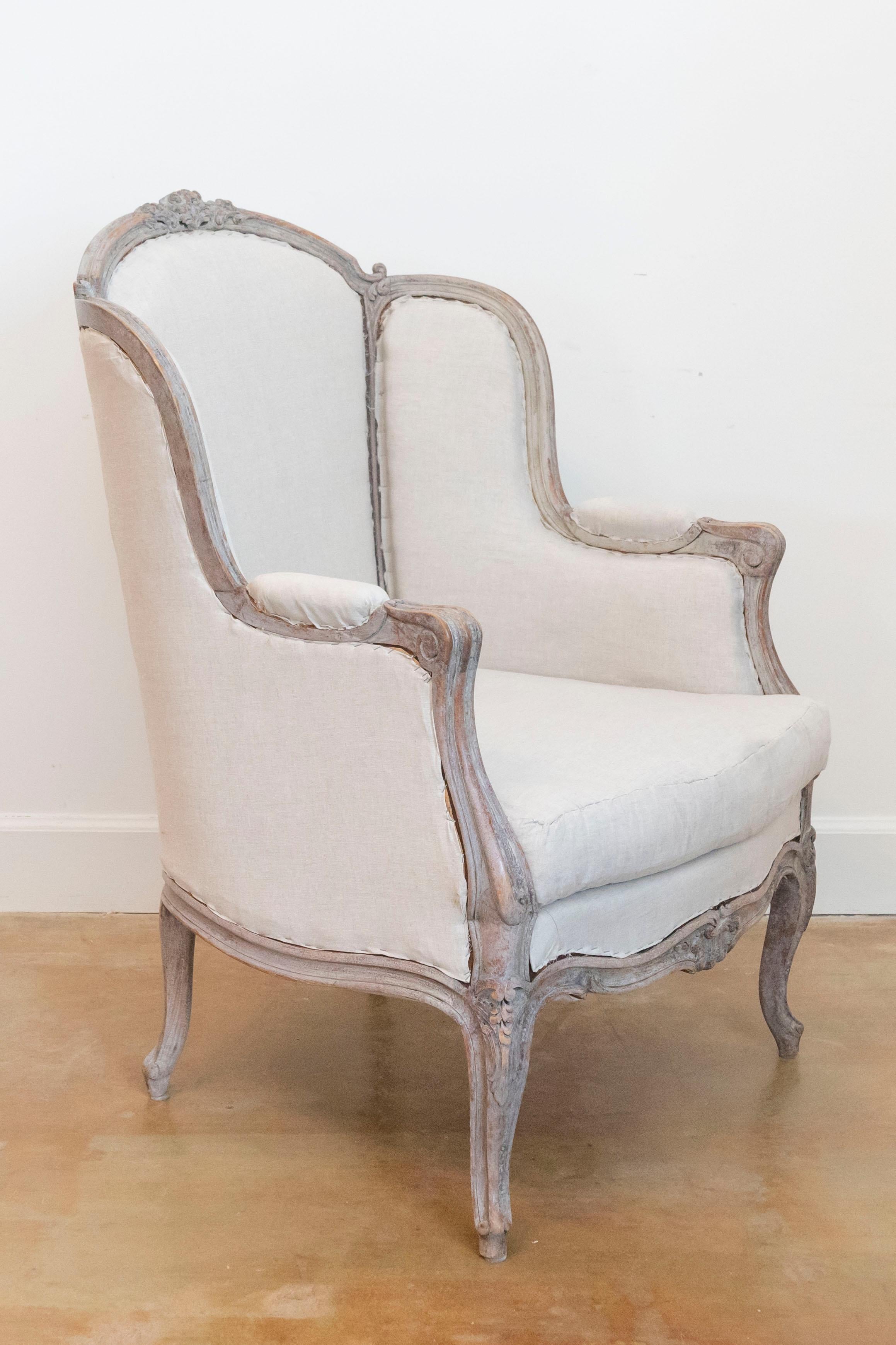 19th Century French Louis XV Style 1880s Painted Bergère Chairs with Carved Floral Motifs For Sale