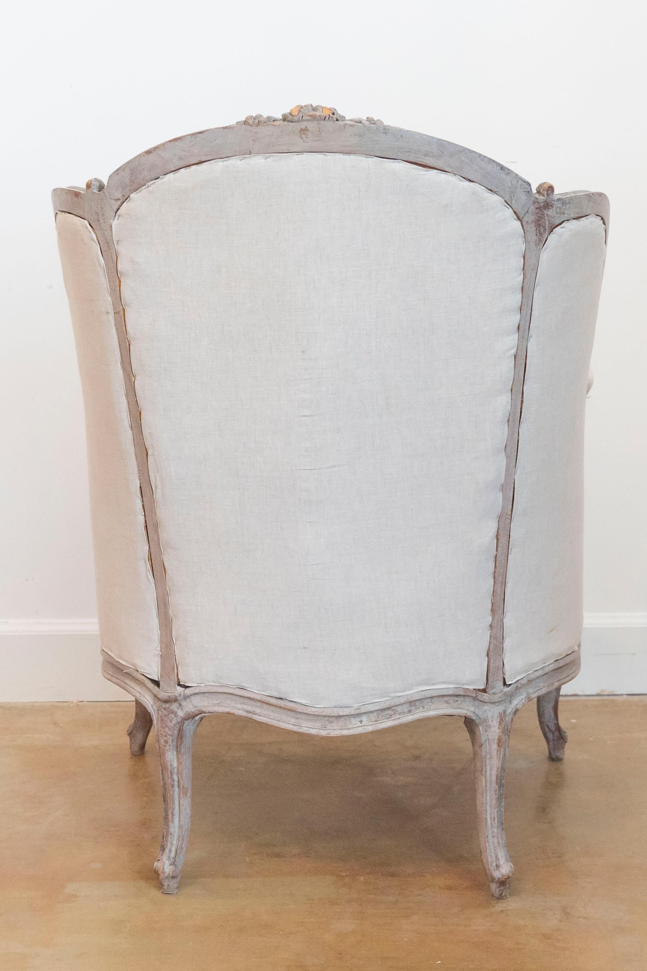French Louis XV Style 1880s Painted Bergère Chairs with Carved Floral Motifs For Sale 1