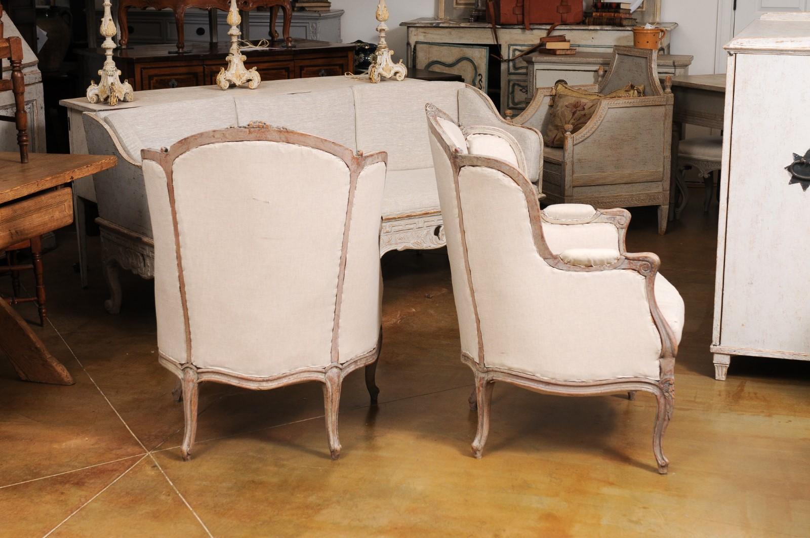 French Louis XV Style 1880s Painted Bergère Chairs with Carved Floral Motifs For Sale 2
