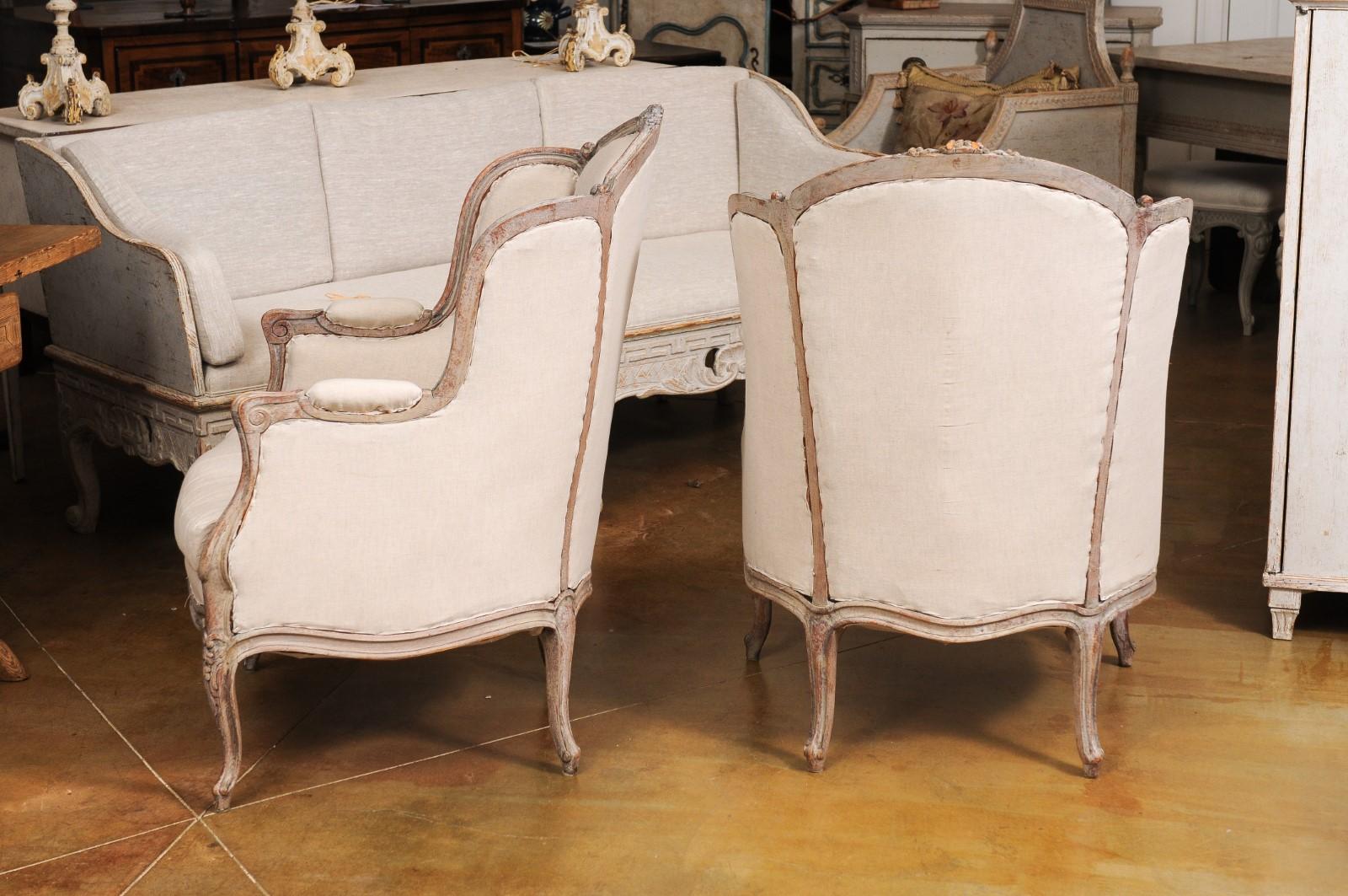French Louis XV Style 1880s Painted Bergère Chairs with Carved Floral Motifs For Sale 4
