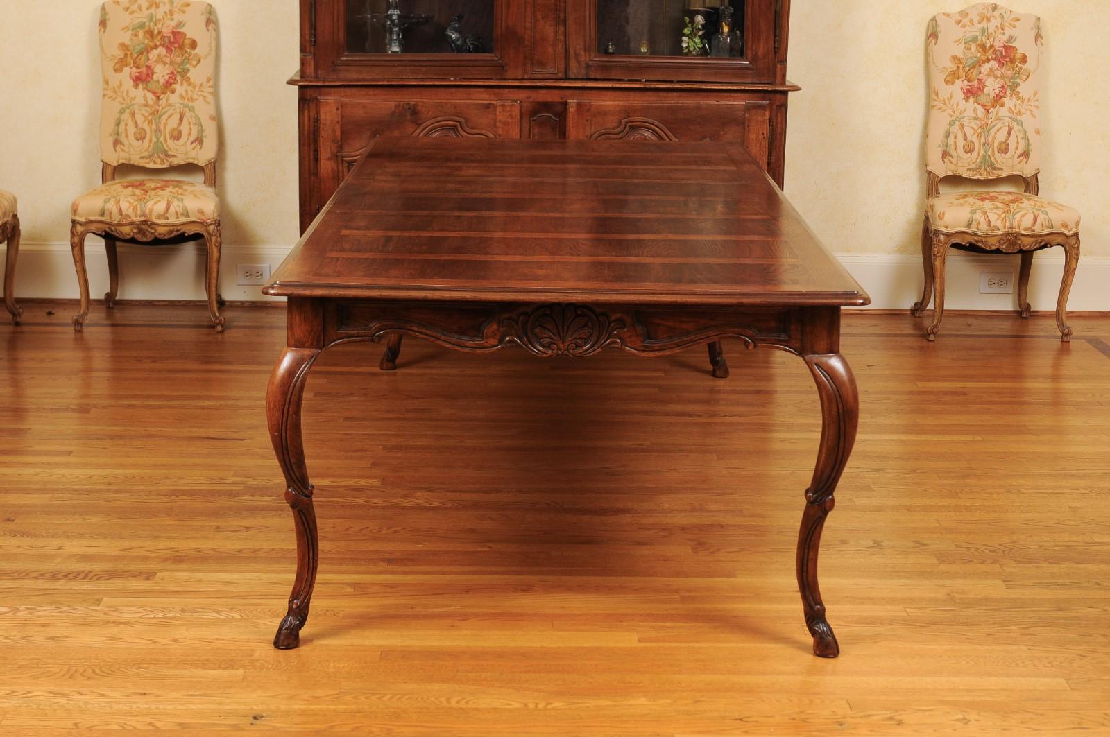 French Louis XV Style 1880s Walnut Extension Dining Table with Two Leaves 6