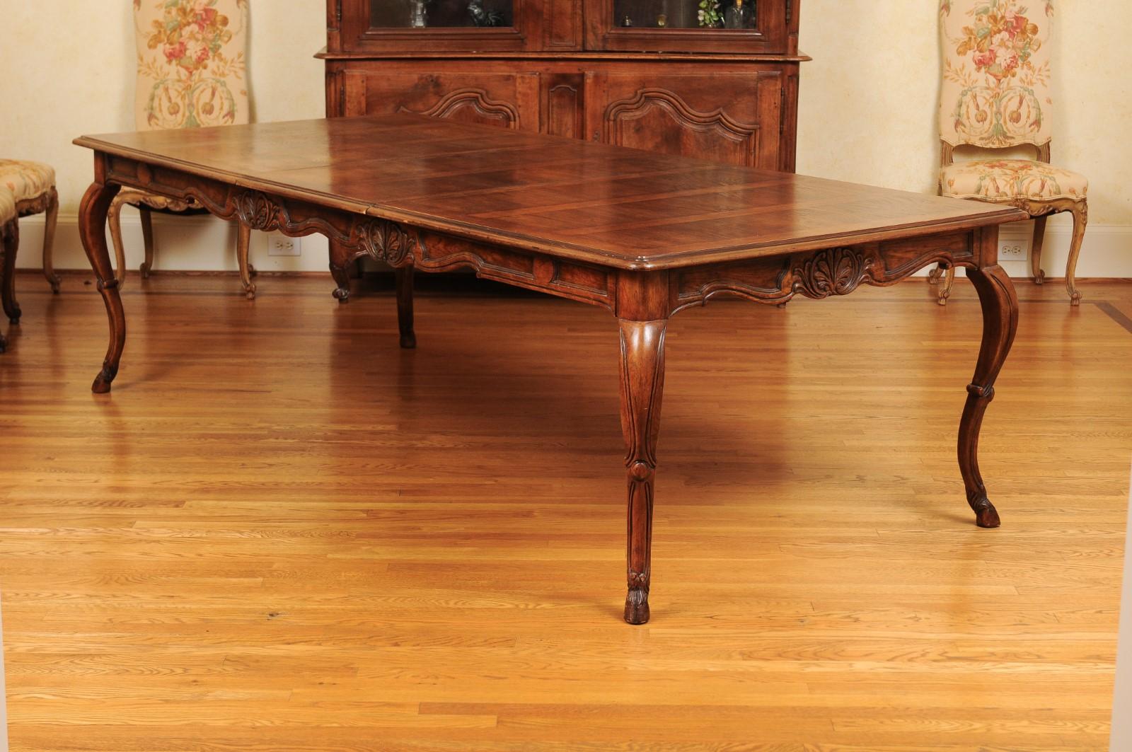 French Louis XV Style 1880s Walnut Extension Dining Table with Two Leaves 8