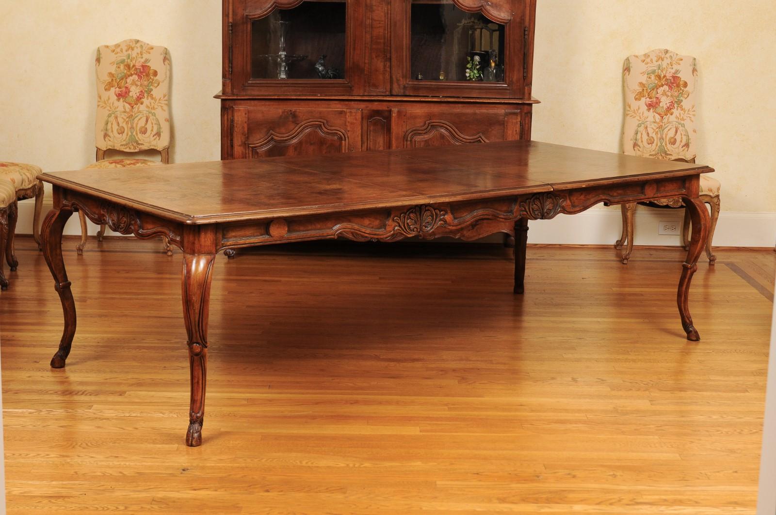 French Louis XV Style 1880s Walnut Extension Dining Table with Two Leaves 10