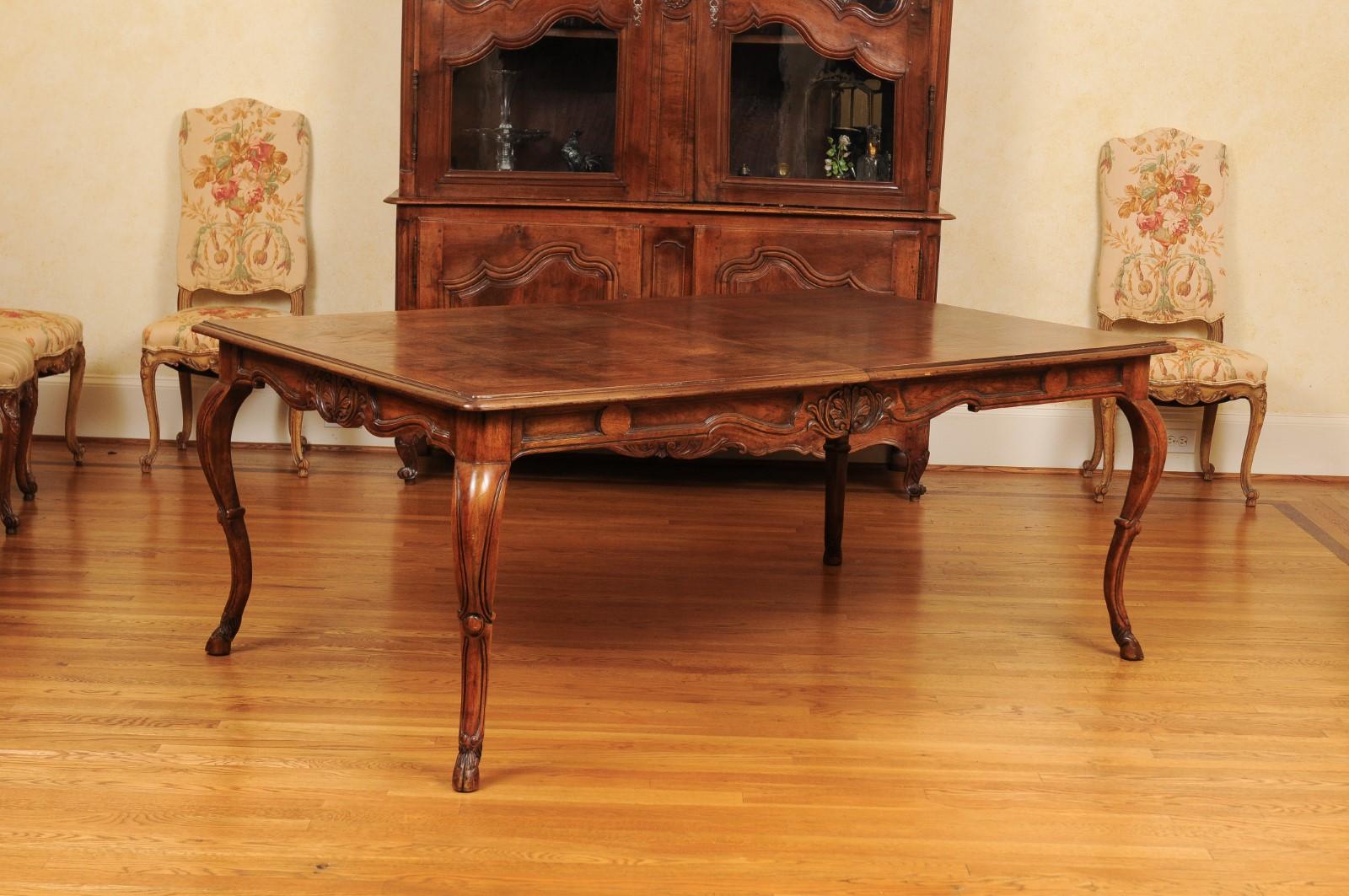 French Louis XV Style 1880s Walnut Extension Dining Table with Two Leaves 13