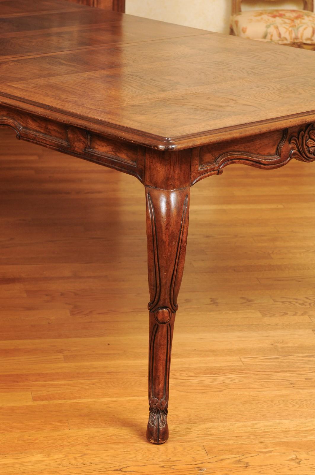 French Louis XV Style 1880s Walnut Extension Dining Table with Two Leaves In Good Condition In Atlanta, GA