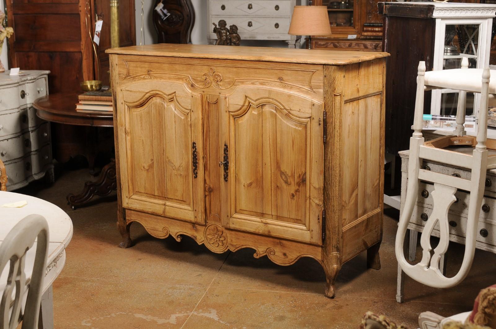 French Louis XV Style 1880s Wooden Buffet with Carved Apron and Molded Doors For Sale 7