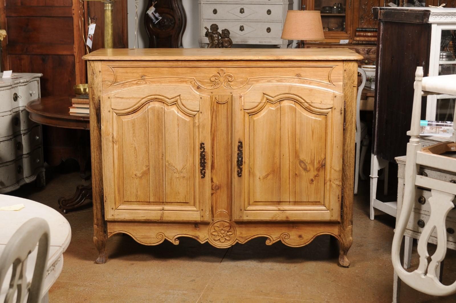 French Louis XV Style 1880s Wooden Buffet with Carved Apron and Molded Doors For Sale 8