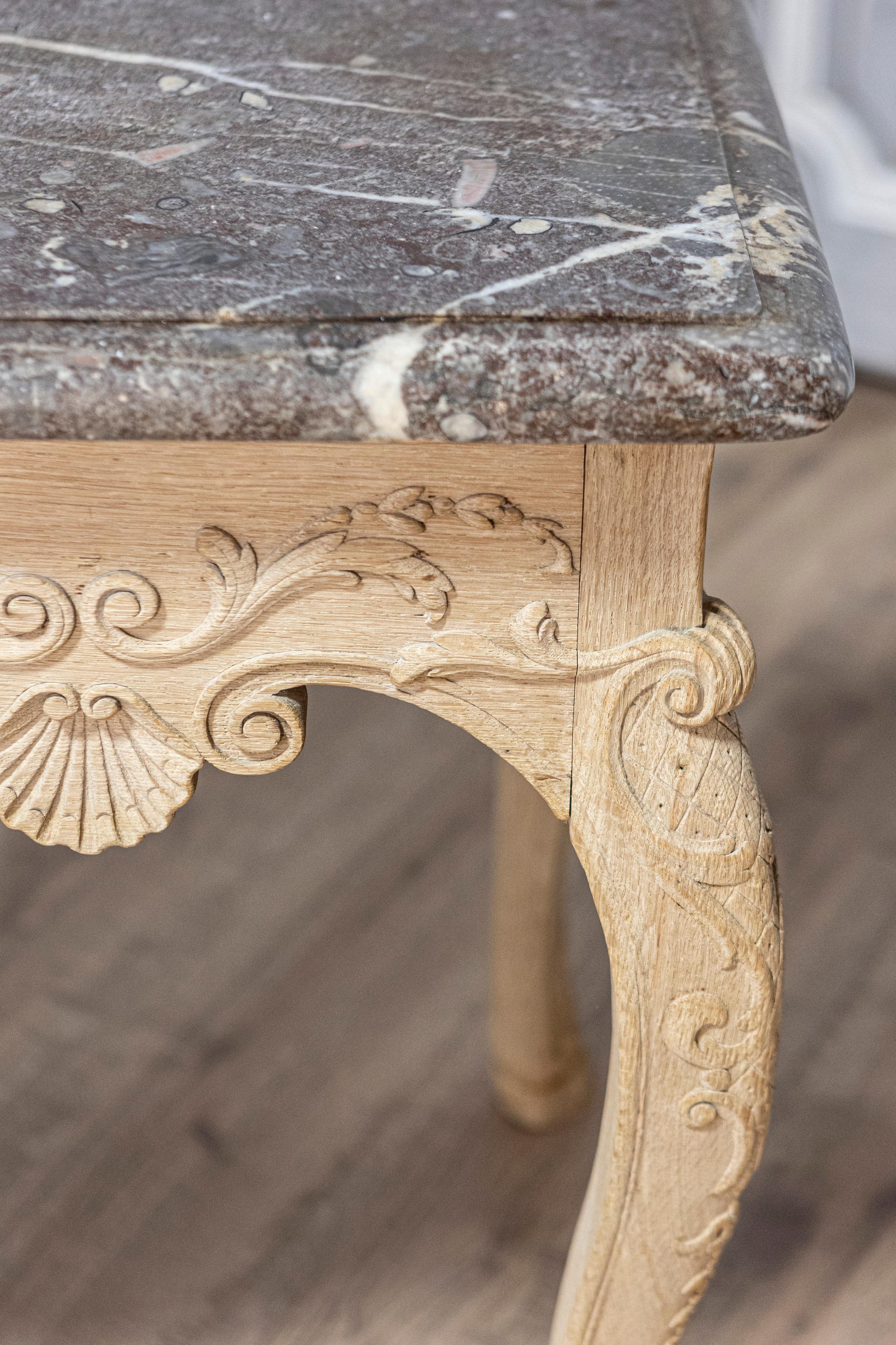 Mesa consola de madera blanqueada estilo Luis XV francés de la década de 1890 con tapa de mármol gris en venta 6