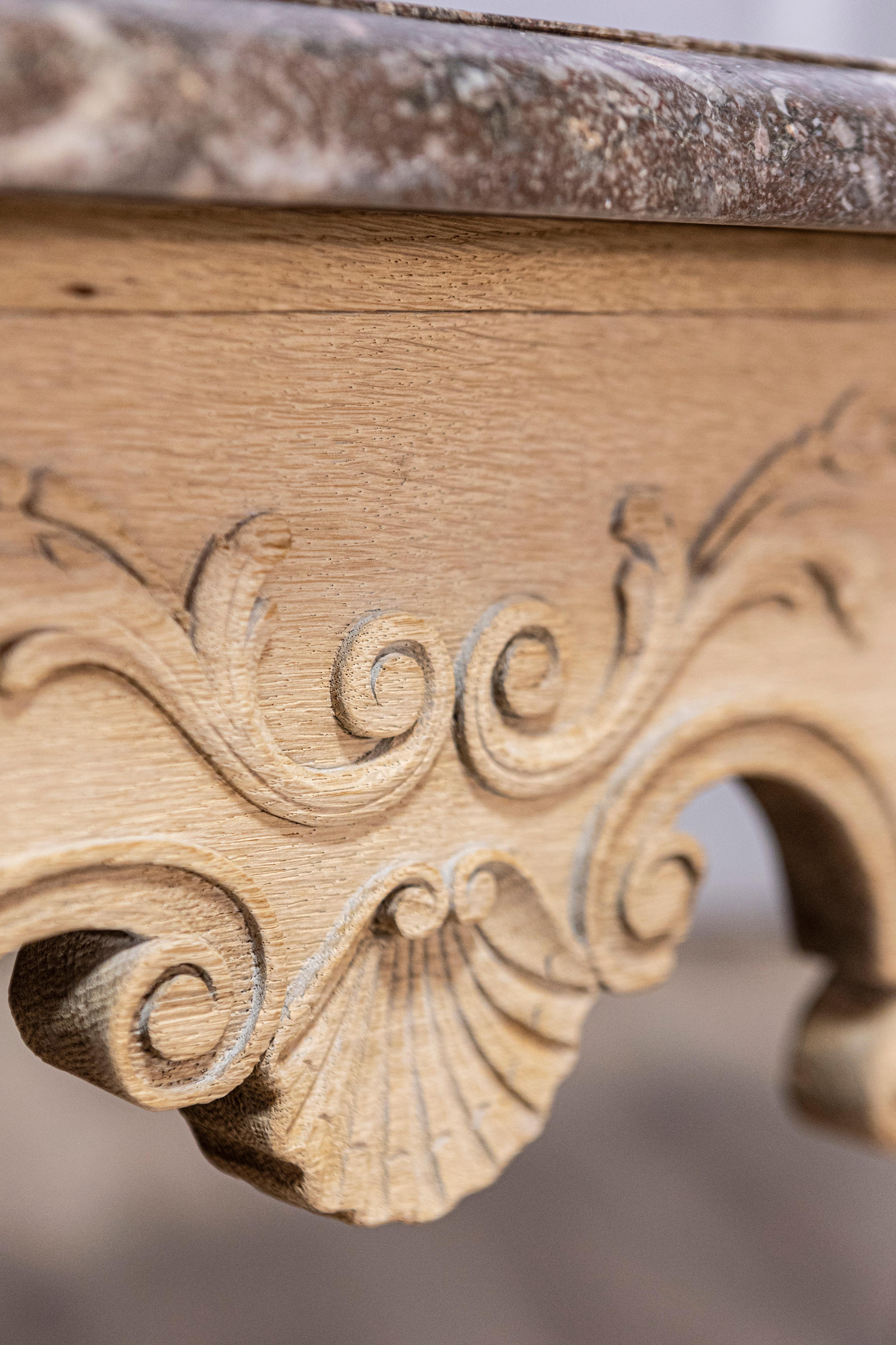 Mesa consola de madera blanqueada estilo Luis XV francés de la década de 1890 con tapa de mármol gris en venta 1