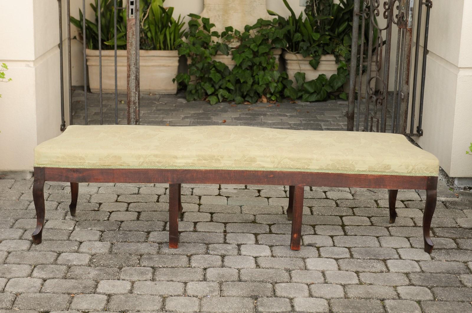 20th Century French Louis XV Style 1900s Walnut Bench with Cabriole Legs and Floral Fabric