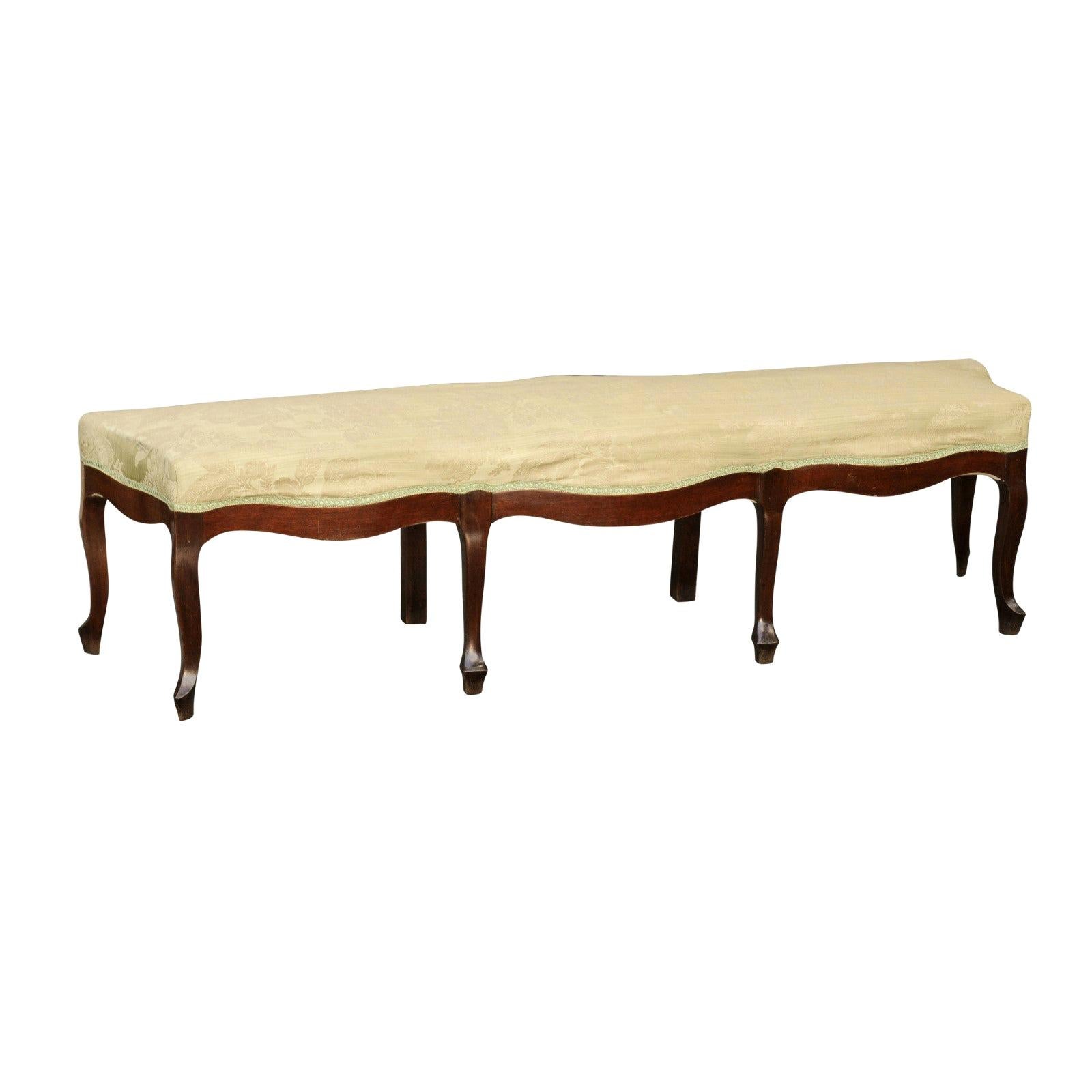 French Louis XV Style 1900s Walnut Bench with Cabriole Legs and Floral Fabric