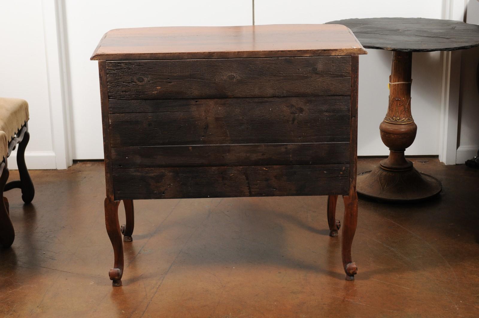 French Louis XV Style 1900s Walnut Two-Drawer Commode with Serpentine Front 6