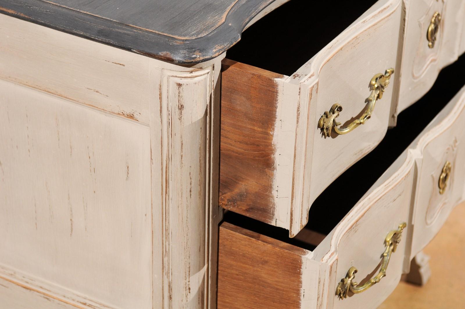 French Louis XV Style 1910s Grey Painted Commode with Bronze Rococo Hardware For Sale 5