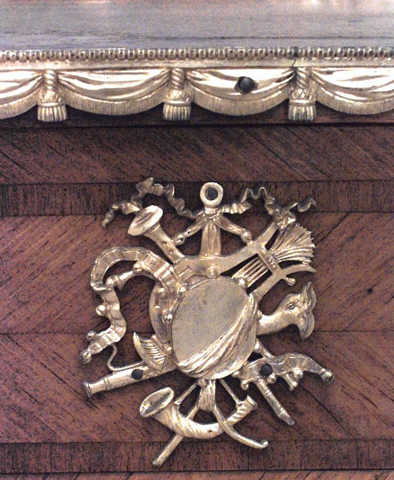 Scrivania francese in stile Luigi XV in legno di Re con placche di S√®vres In condizioni buone in vendita a Queens, NY