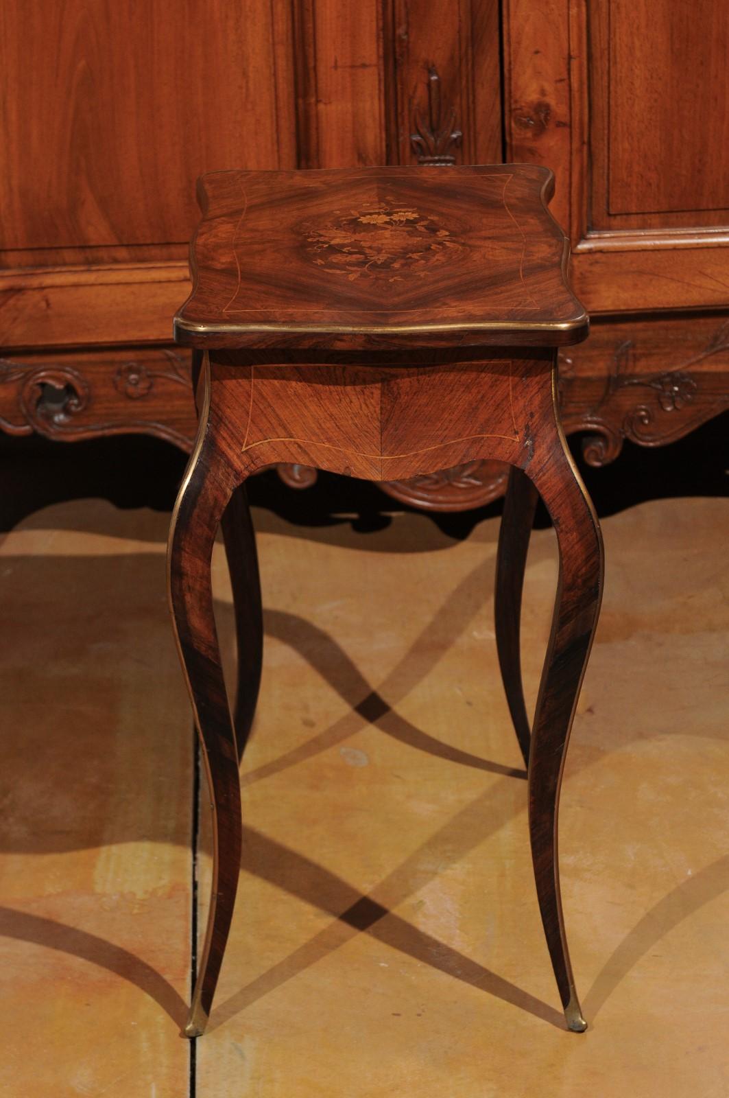 Table de toilette française en marqueterie de style Louis XV du 19ème siècle avec motifs floraux 1