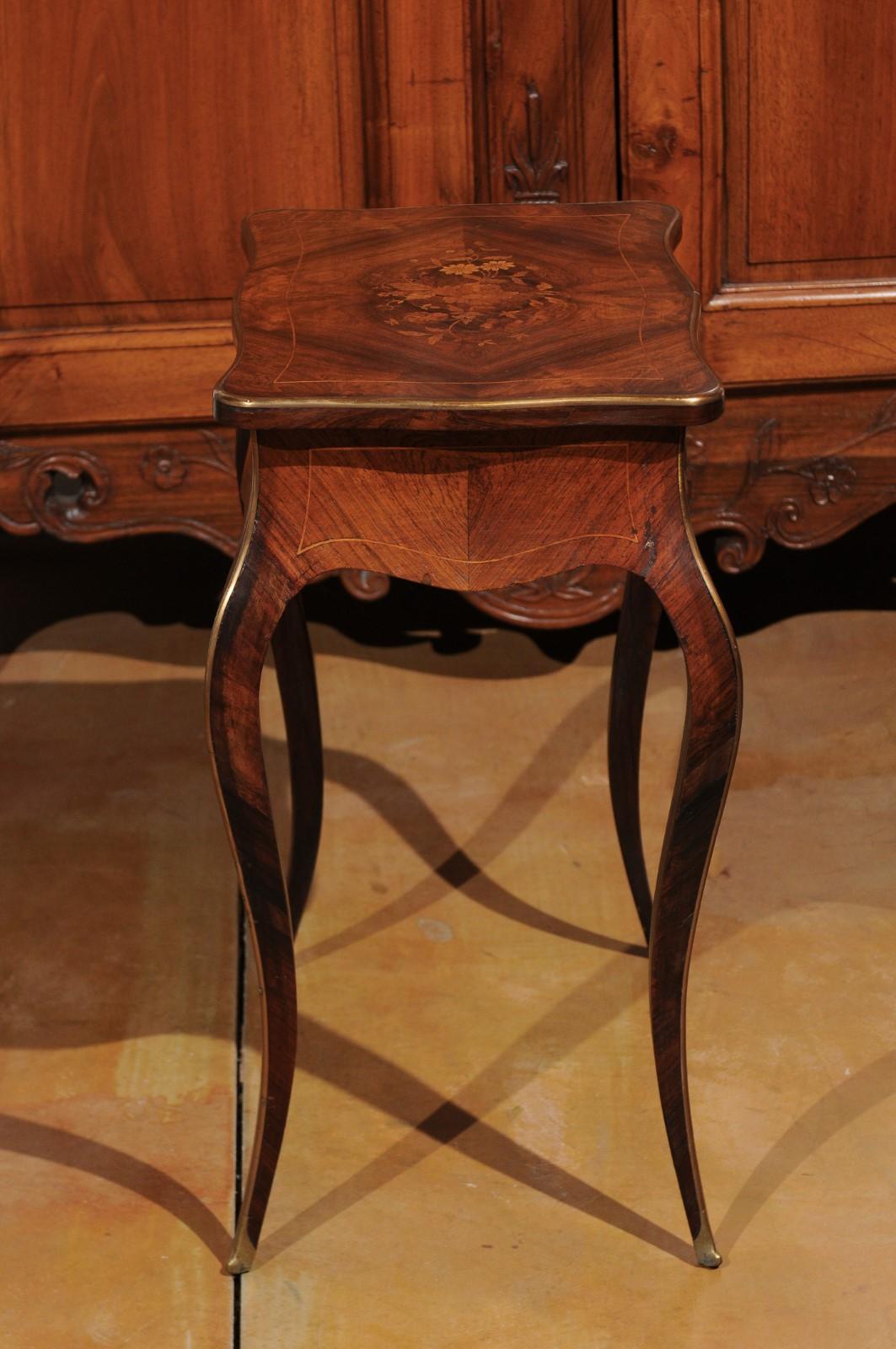 French Louis XV Style 19th Century Marquetry Dressing Table with Floral Motifs For Sale 4