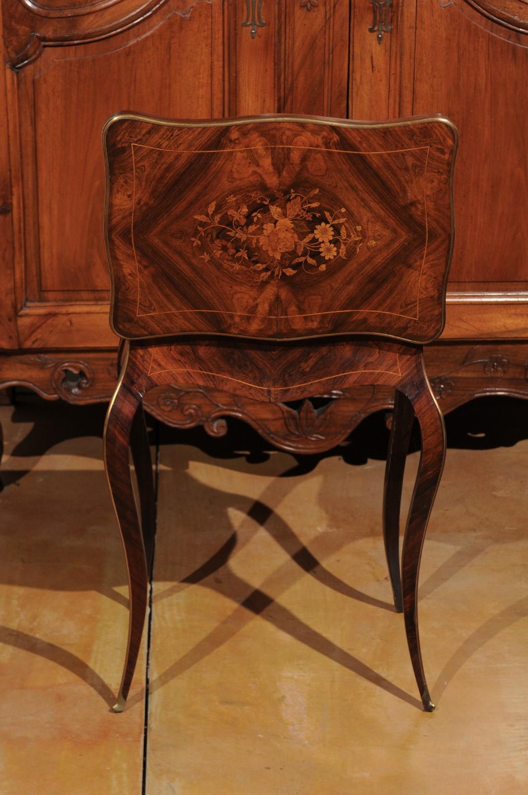 Table de toilette française en marqueterie de style Louis XV du 19ème siècle avec motifs floraux 2