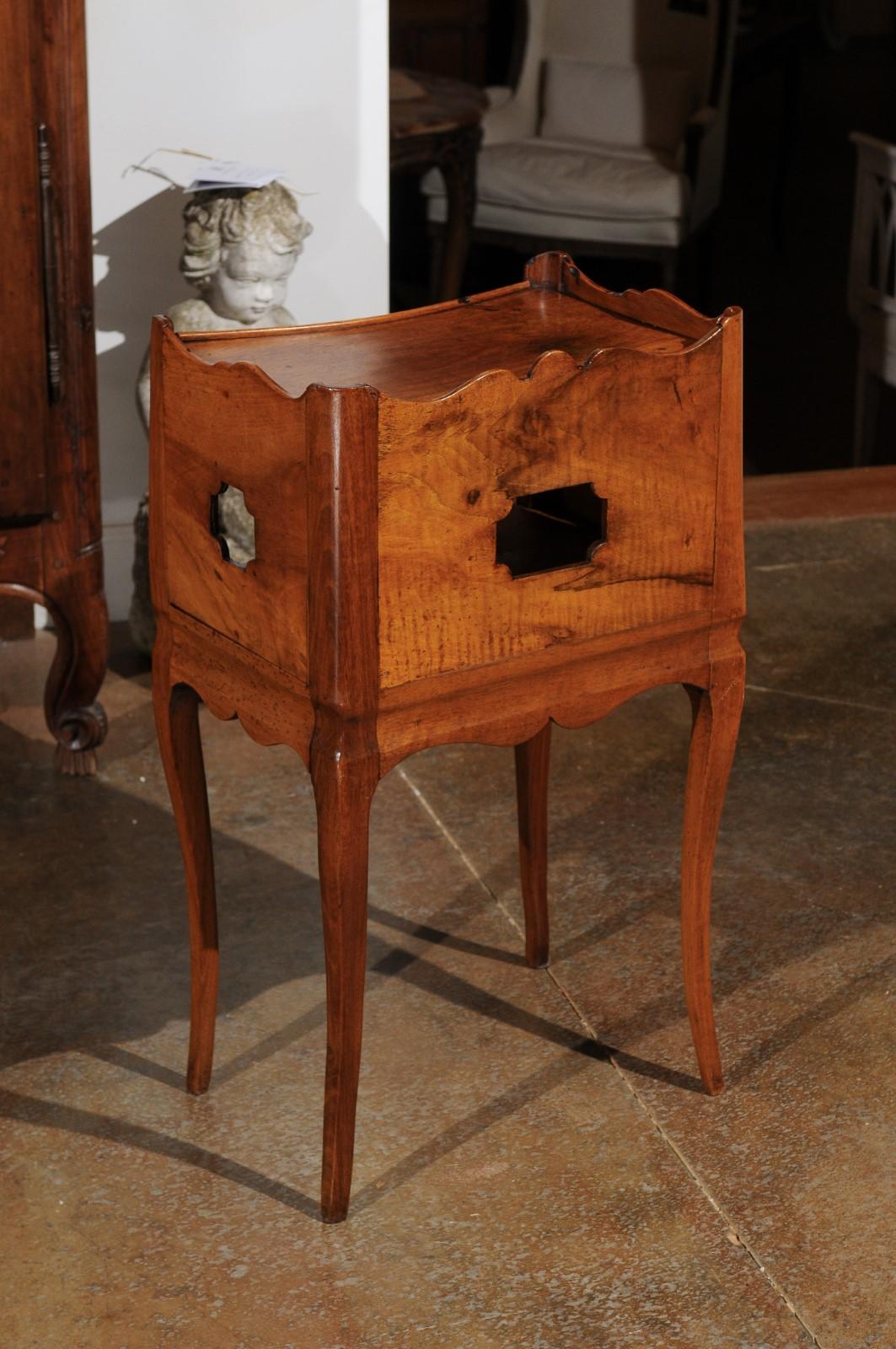 French Louis XV Style 19th Century Nightstand with Tray Top and Lateral Drawer 5