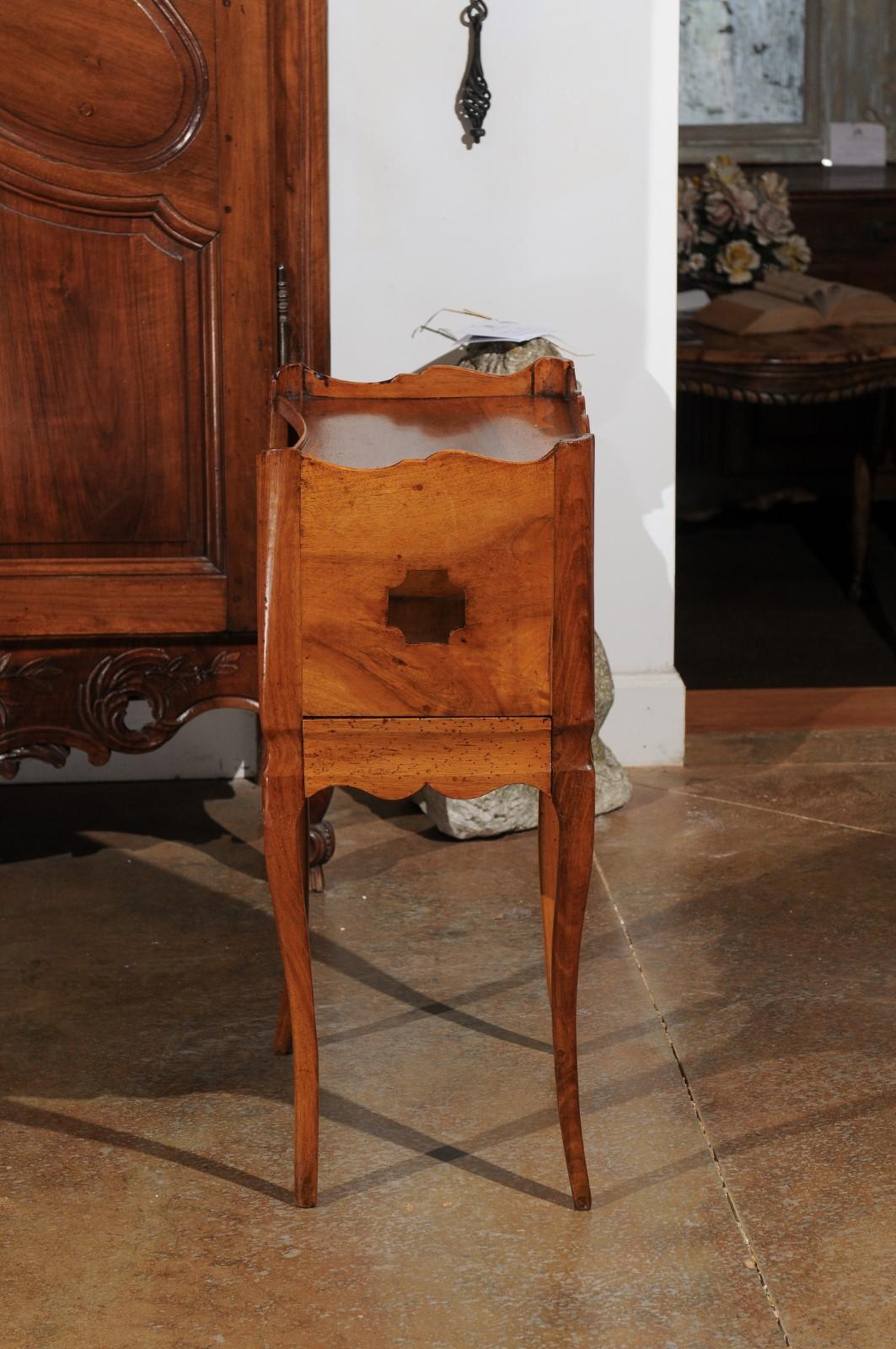 French Louis XV Style 19th Century Nightstand with Tray Top and Lateral Drawer 4