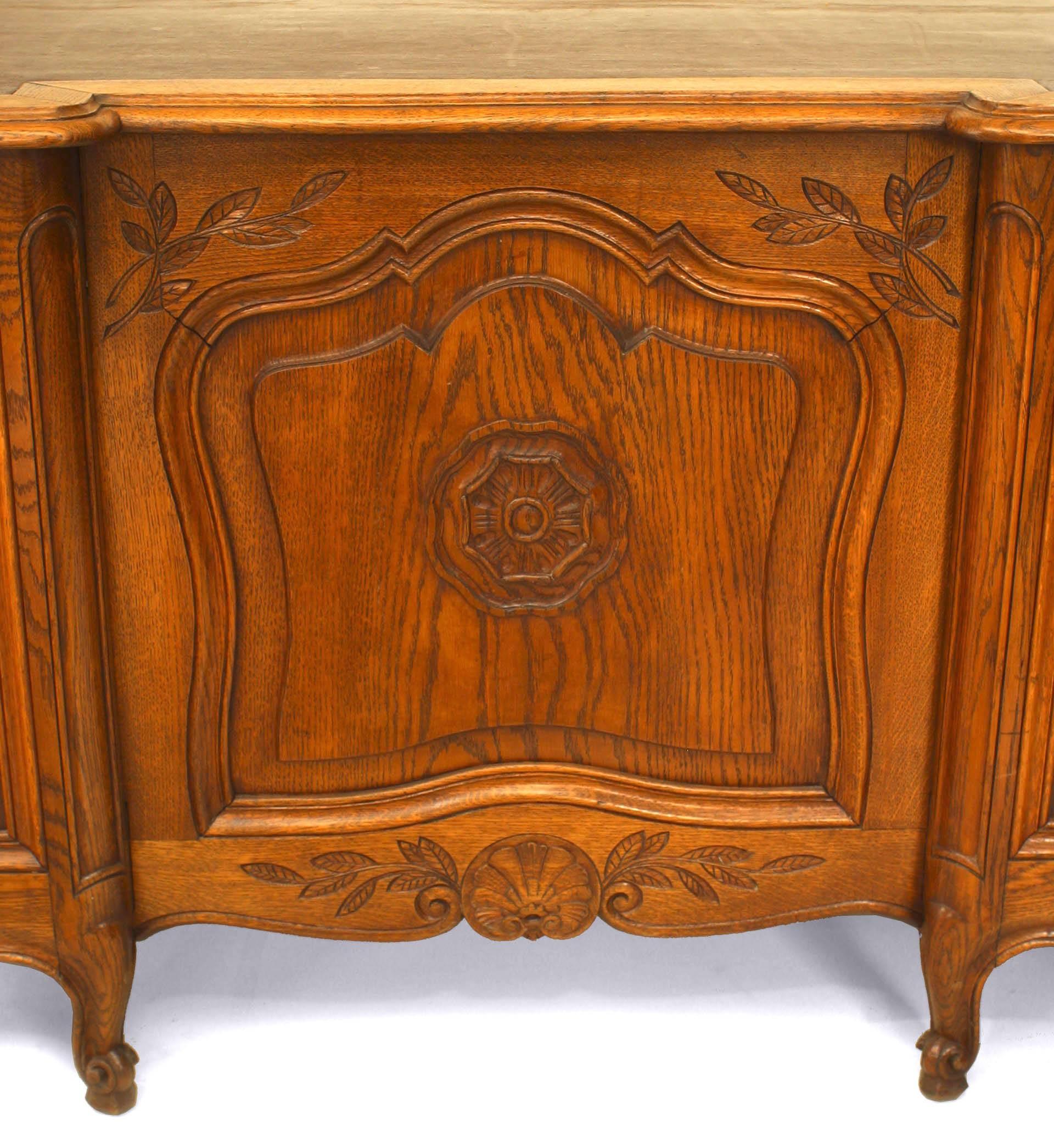 French Louis XV Style Provincial Oak Kneehole Desk In Good Condition For Sale In New York, NY