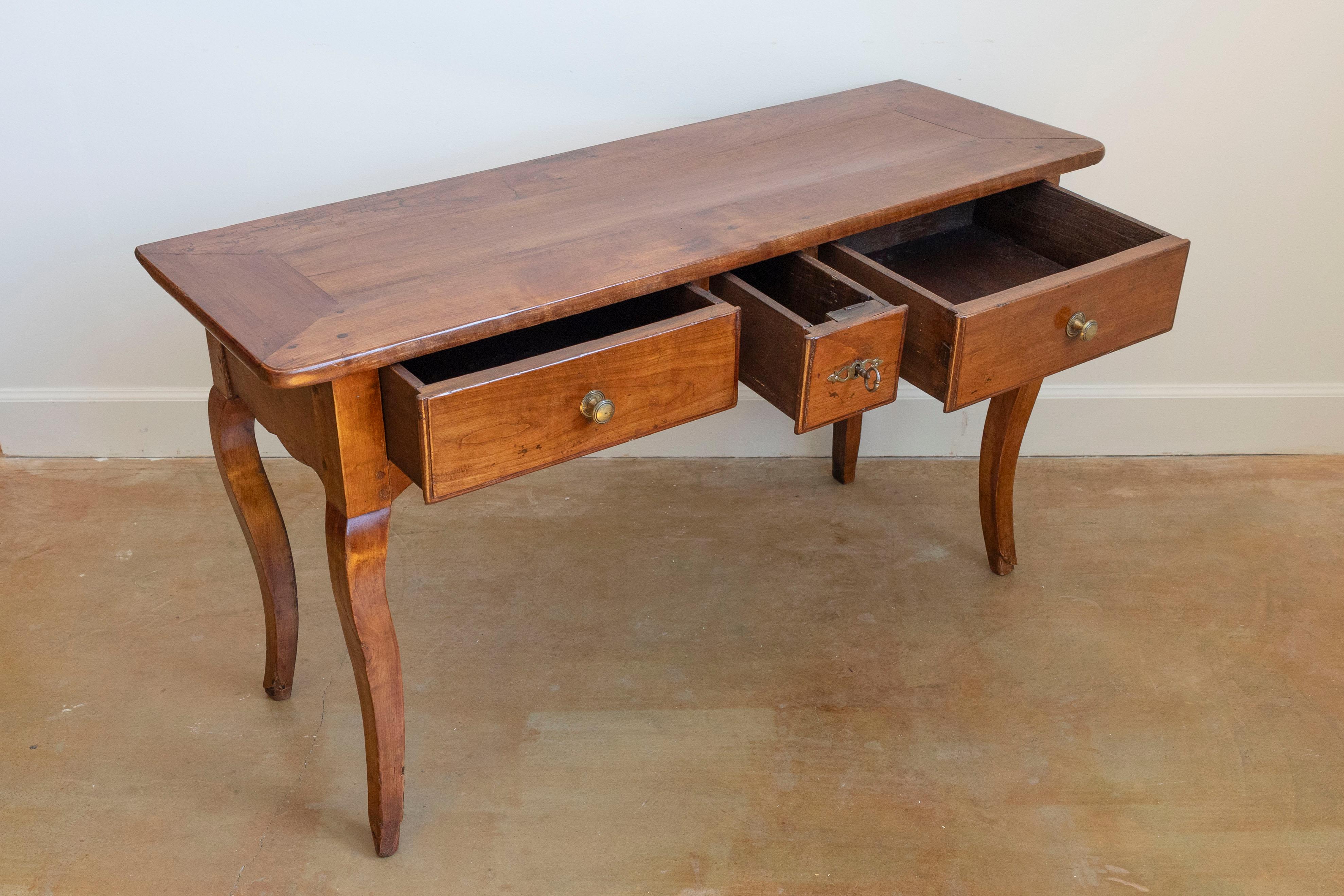 French Louis XV Style 19th Century Walnut Console Table with Three Drawers In Good Condition For Sale In Atlanta, GA