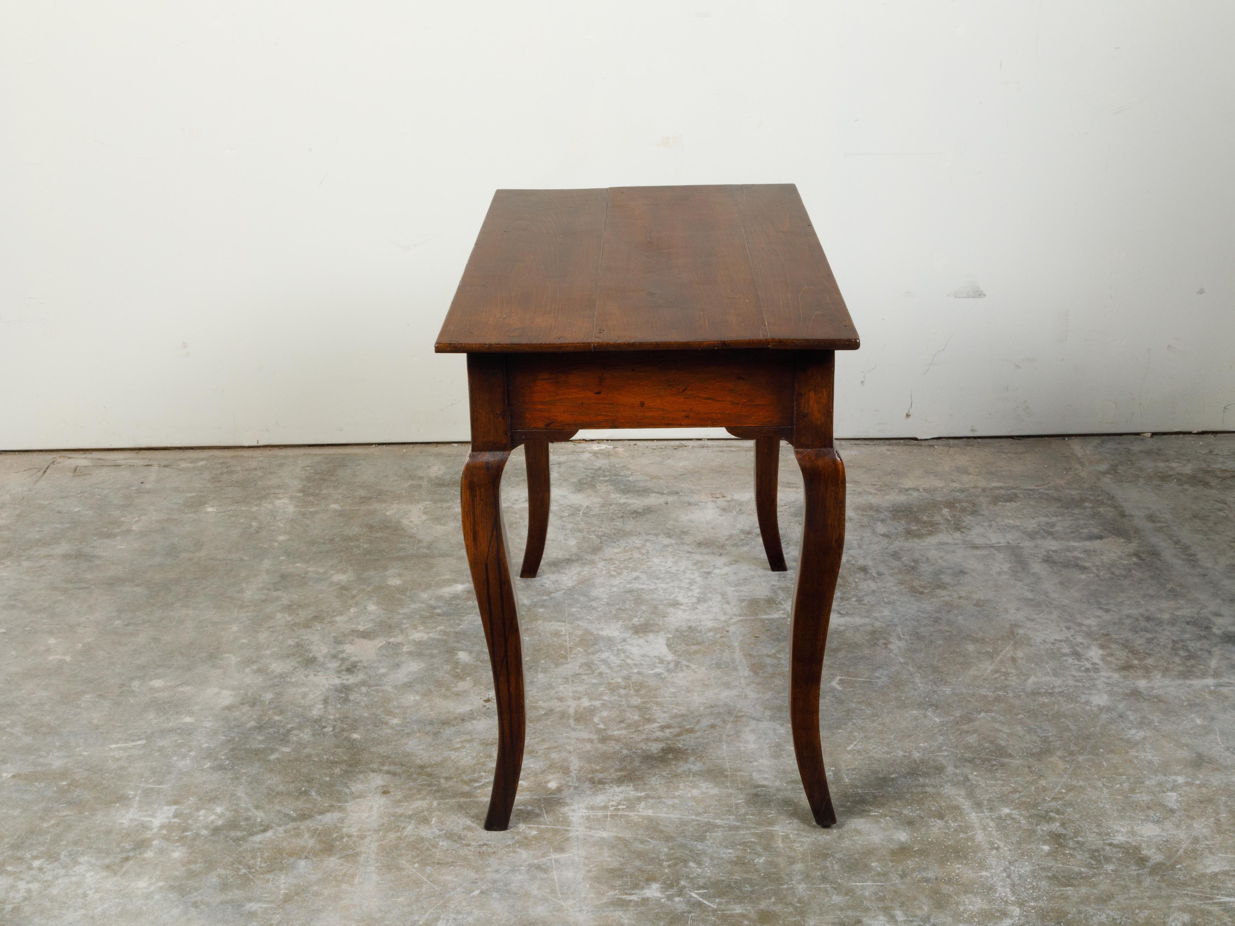 French Louis XV Style 19th Century Walnut Desk with Drawers and Cabriole Legs For Sale 1
