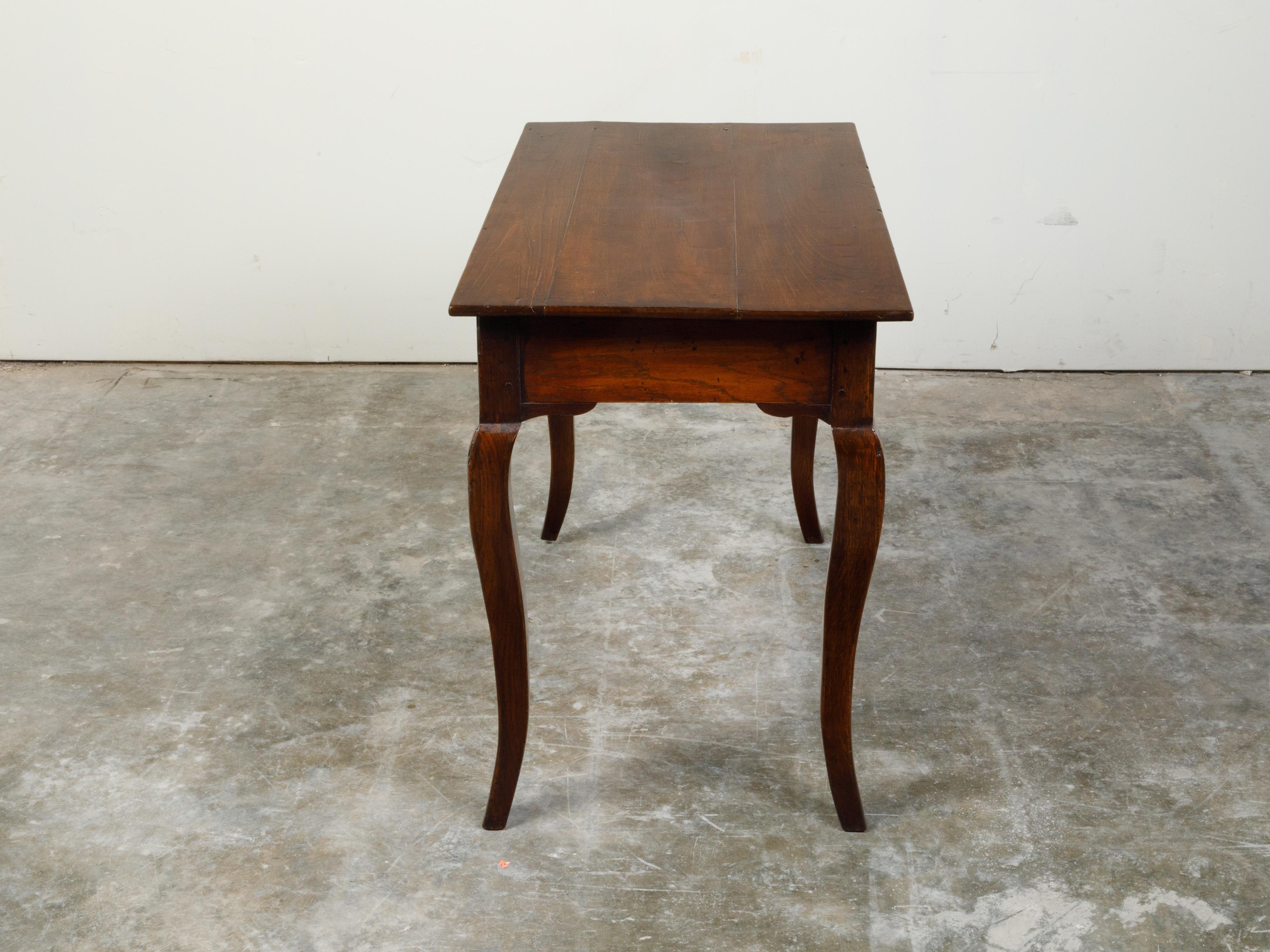 French Louis XV Style 19th Century Walnut Desk with Drawers and Cabriole Legs For Sale 4