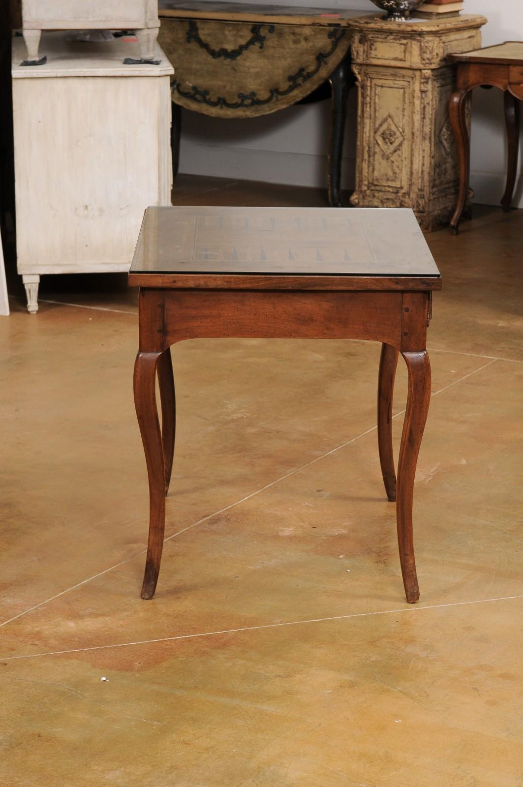 French Louis XV Style 19th Century Walnut Tric Trac Table with Mahogany Inlay For Sale 4