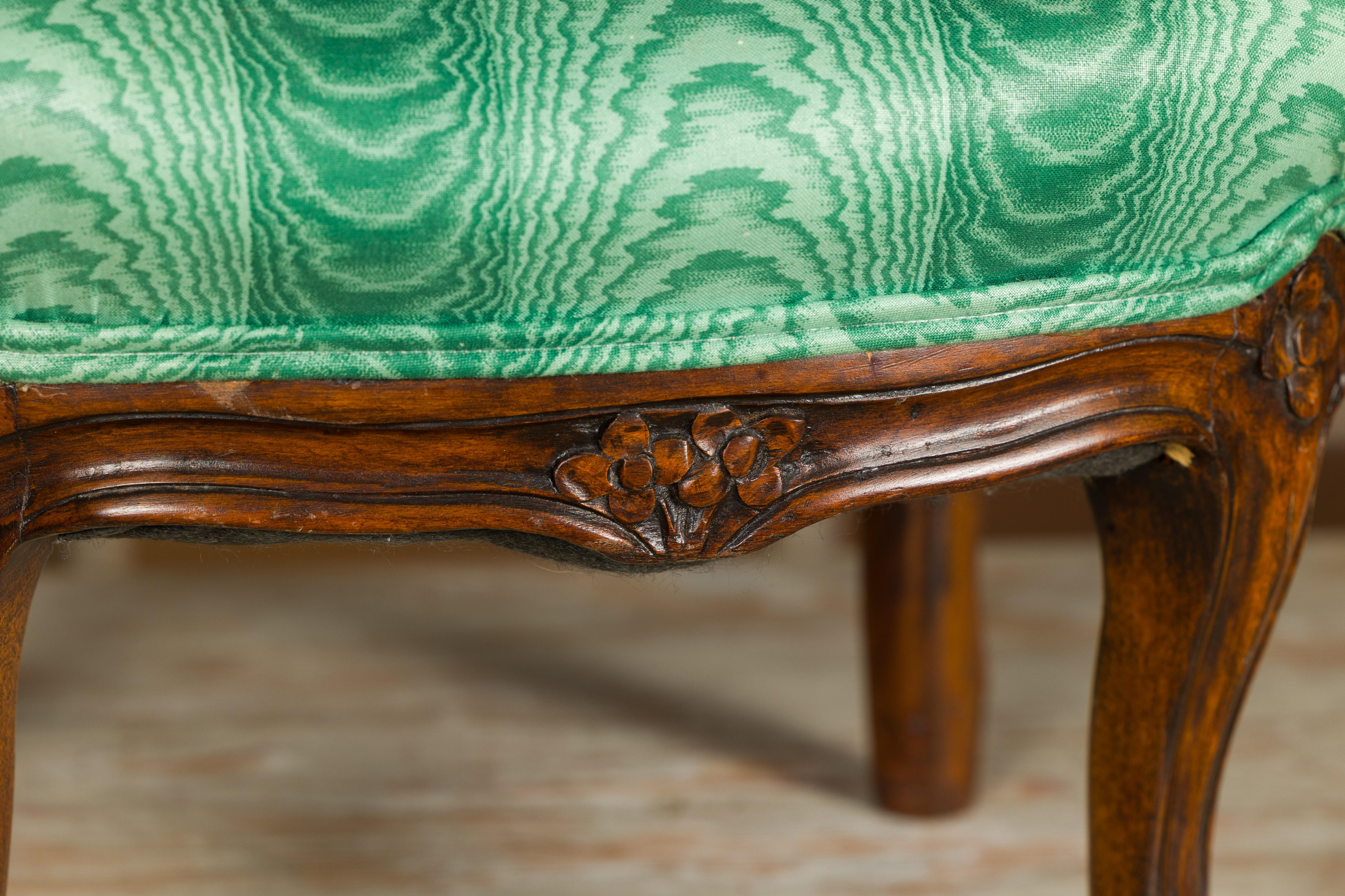 French Louis XV Style 19th Century Wooden Footstool with Carved Cabriole Legs For Sale 11