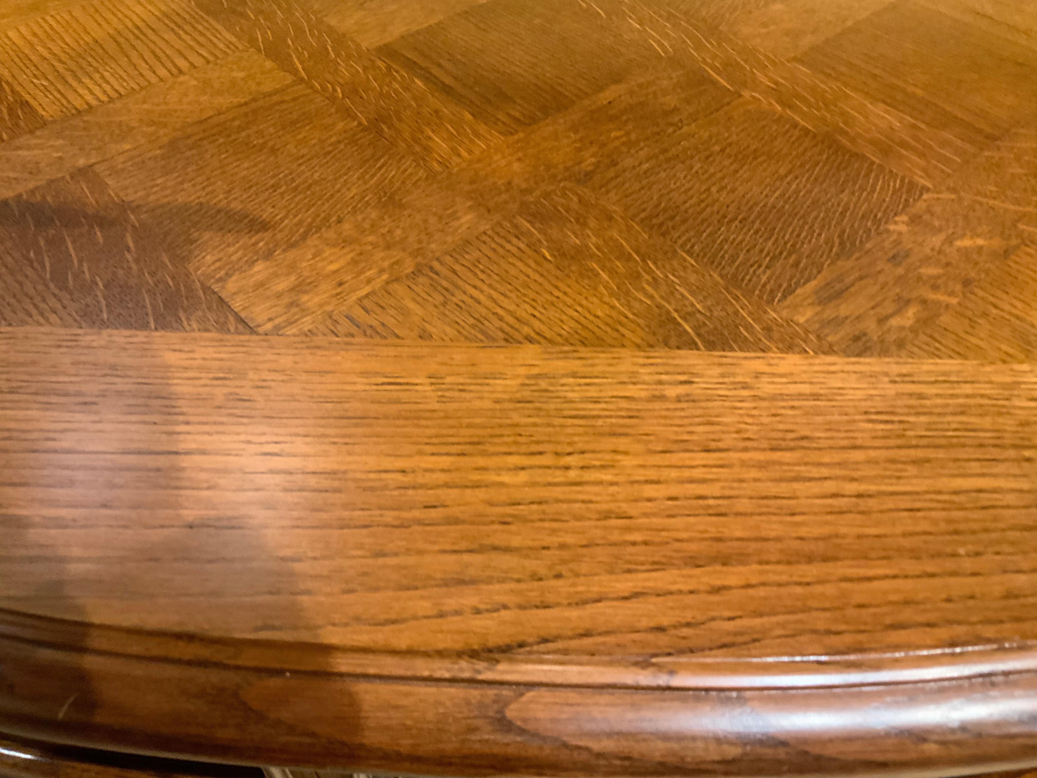 Stile Luigi XV francese  Buffet/Enfilade di campagna antico in rovere con piano in parquet in vendita 2