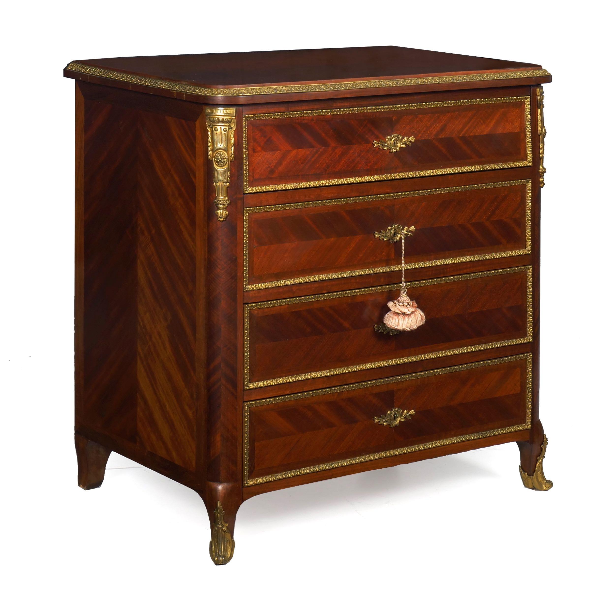 French Louis XV Style Antique Dressing Table Commode Chest of Drawers In Good Condition In Shippensburg, PA