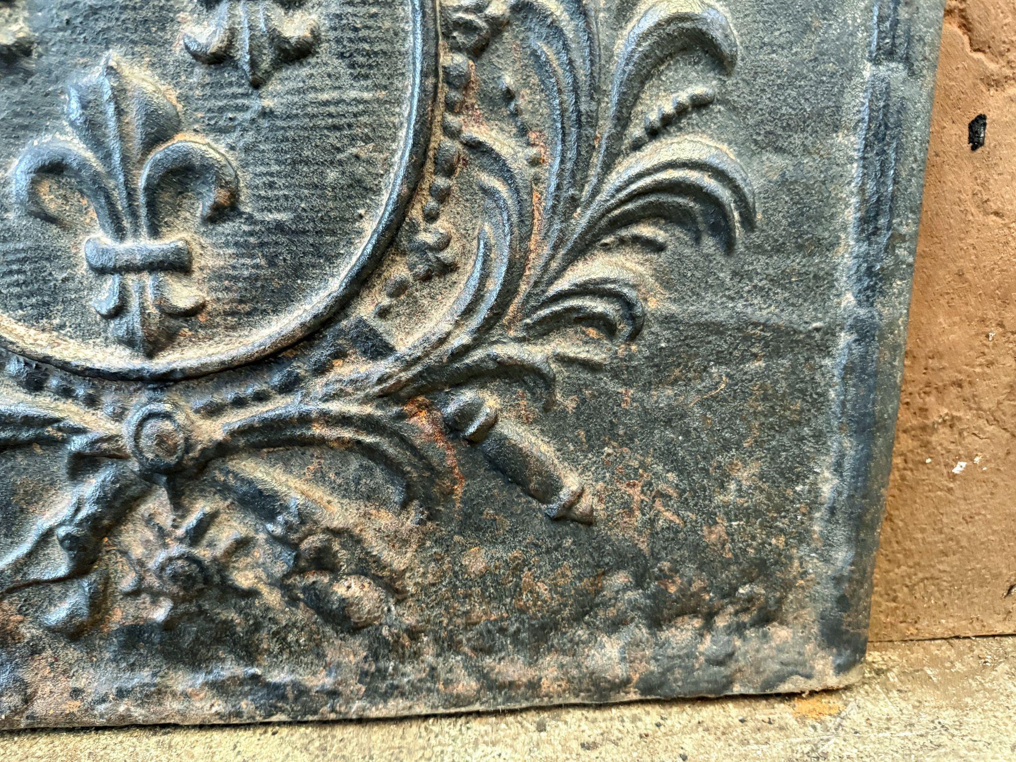 Plaque de cheminée française de style Louis XV « Arms of France » Bon état - En vente à Soest, NL