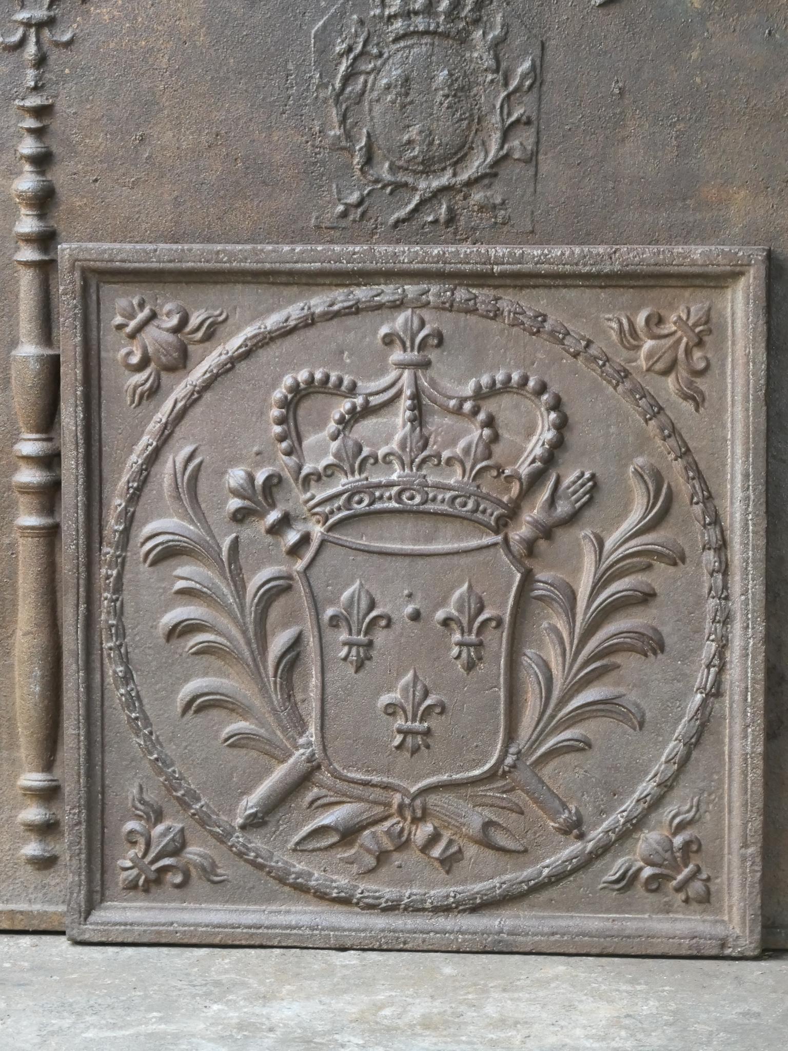 Late 19th or early 20th century French Louis XV style fireback with the arms of France. Coat of arms of the House of Bourbon, an originally French royal house that became a major dynasty in Europe. It delivered kings for Spain (Navarra), France,
