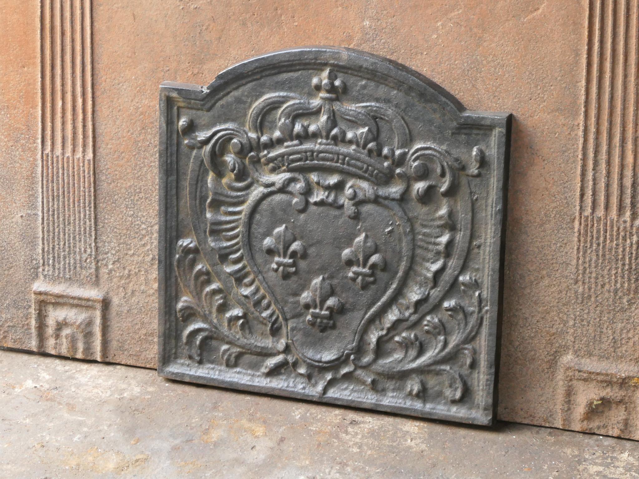 French Louis XV Style 'Arms of France' Fireback / Backsplash In Good Condition In Amerongen, NL