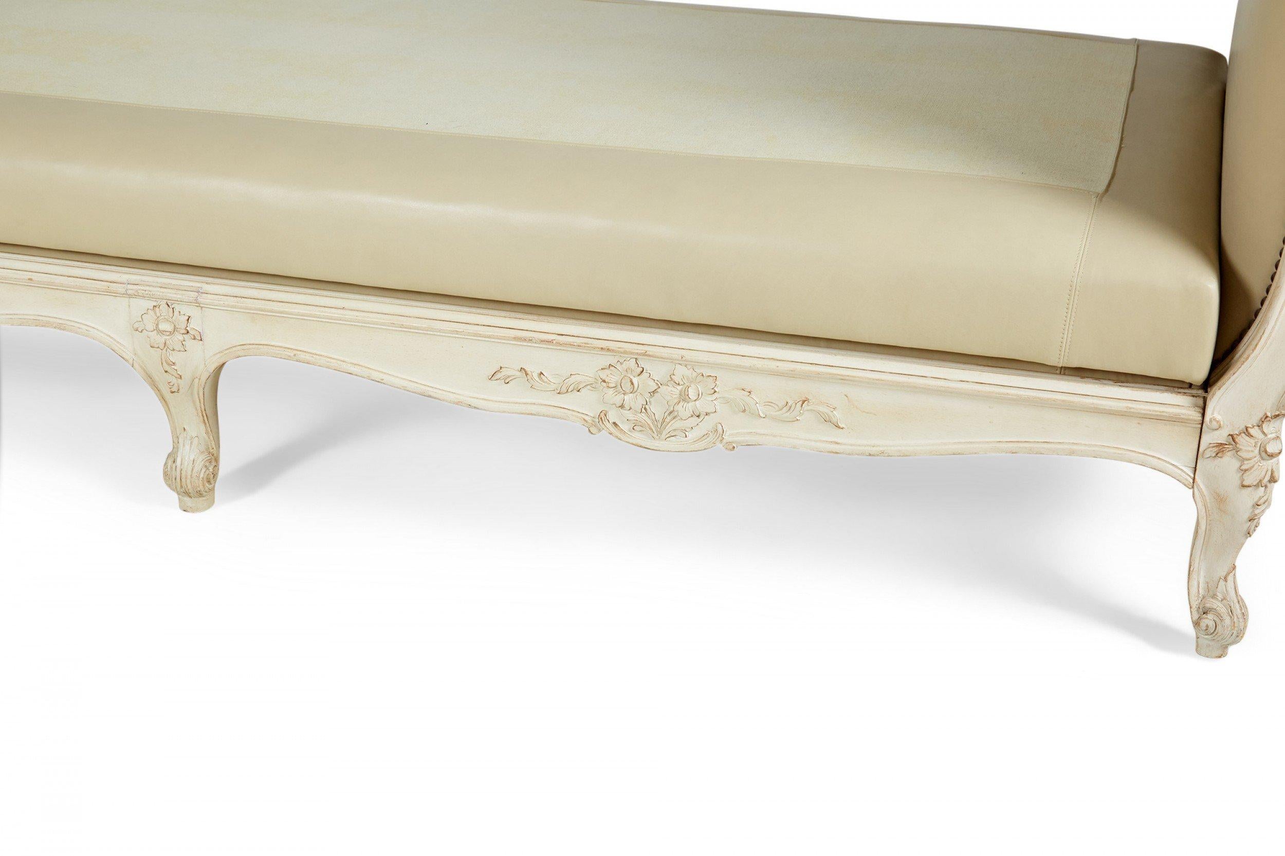 French Louis XV-Style Beige Wooden Leather Upholstered Daybed For Sale 5