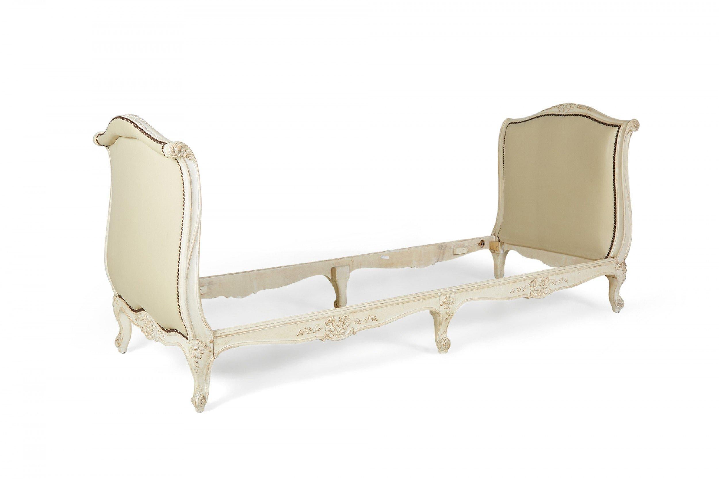French Louis XV-Style Beige Wooden Leather Upholstered Daybed For Sale 13