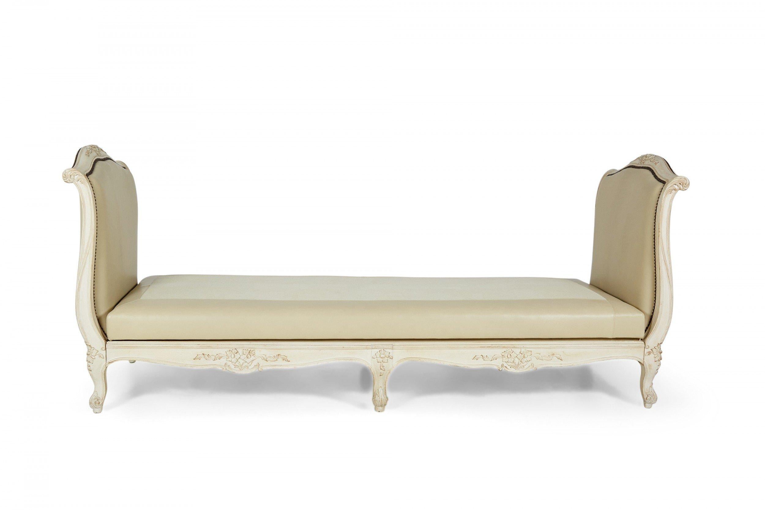 French Louis XV-Style Beige Wooden Leather Upholstered Daybed For Sale 1