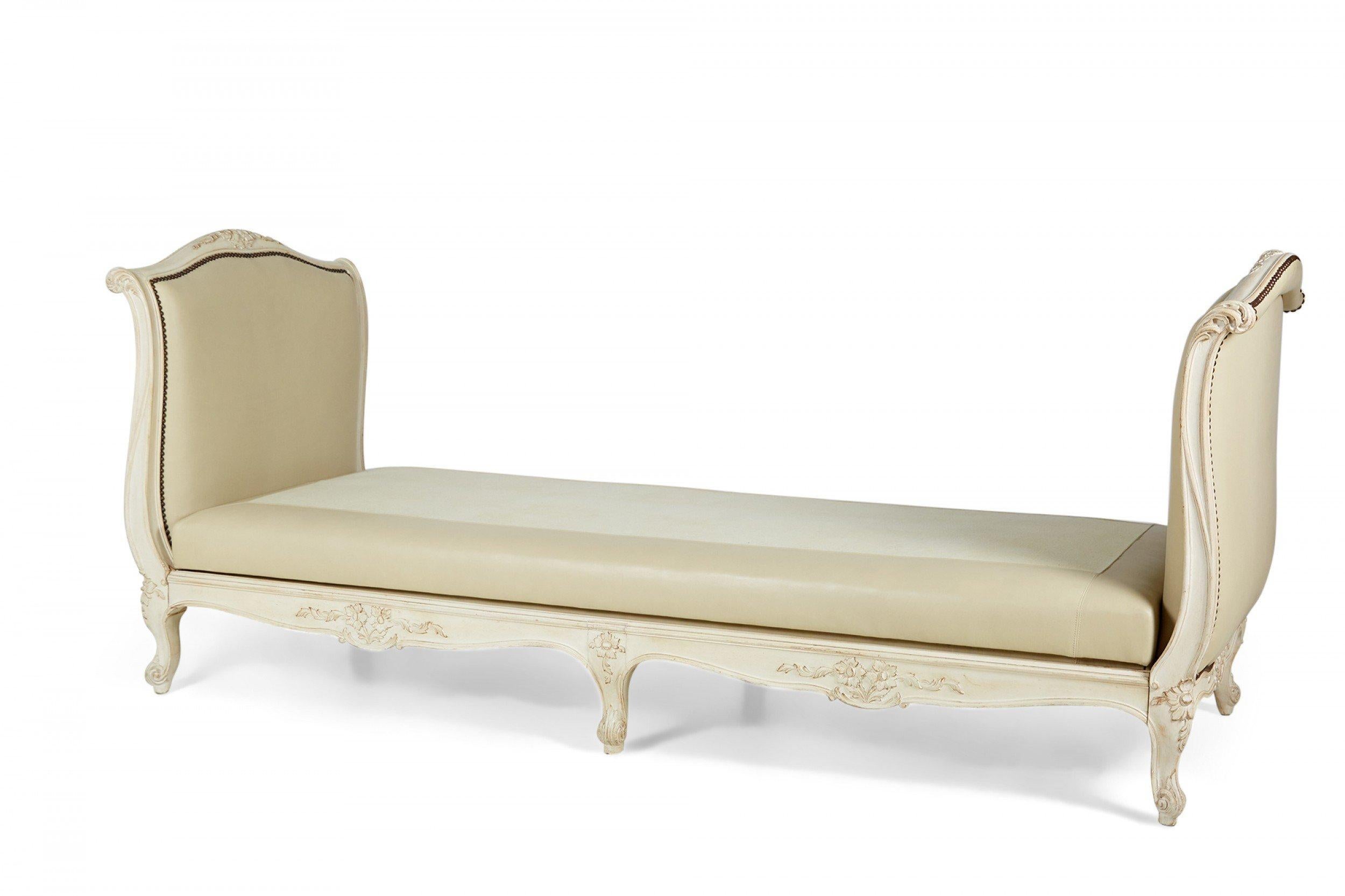 French Louis XV-Style Beige Wooden Leather Upholstered Daybed For Sale 2