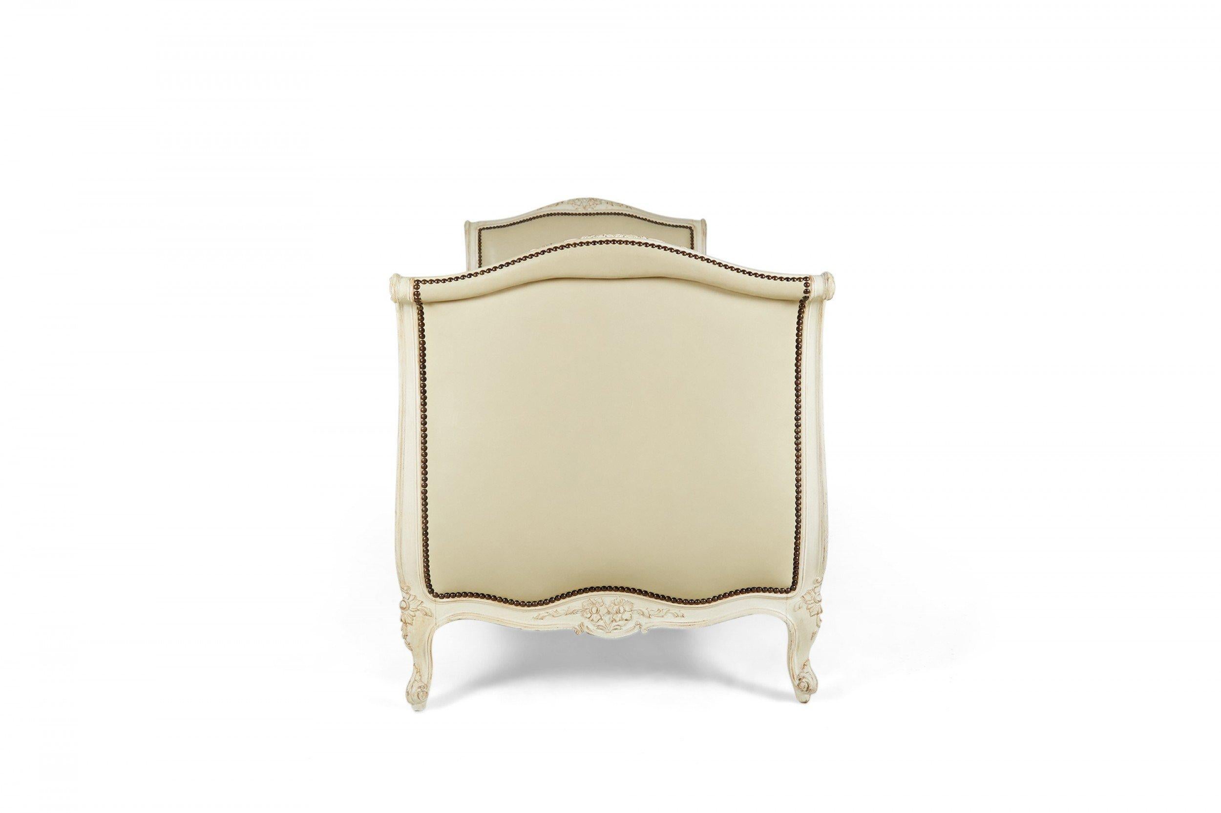 French Louis XV-Style Beige Wooden Leather Upholstered Daybed For Sale 3