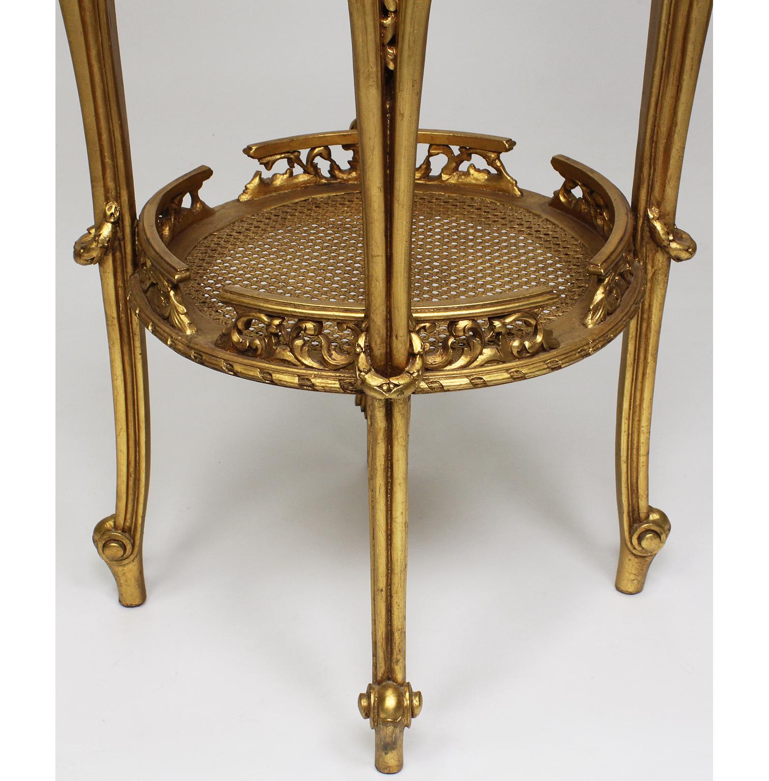 Geschnitzter Guridon-Tisch aus vergoldetem Holz mit Marmorplatte im Louis XV.-Stil „Belle Poque“ im Zustand „Gut“ im Angebot in Los Angeles, CA